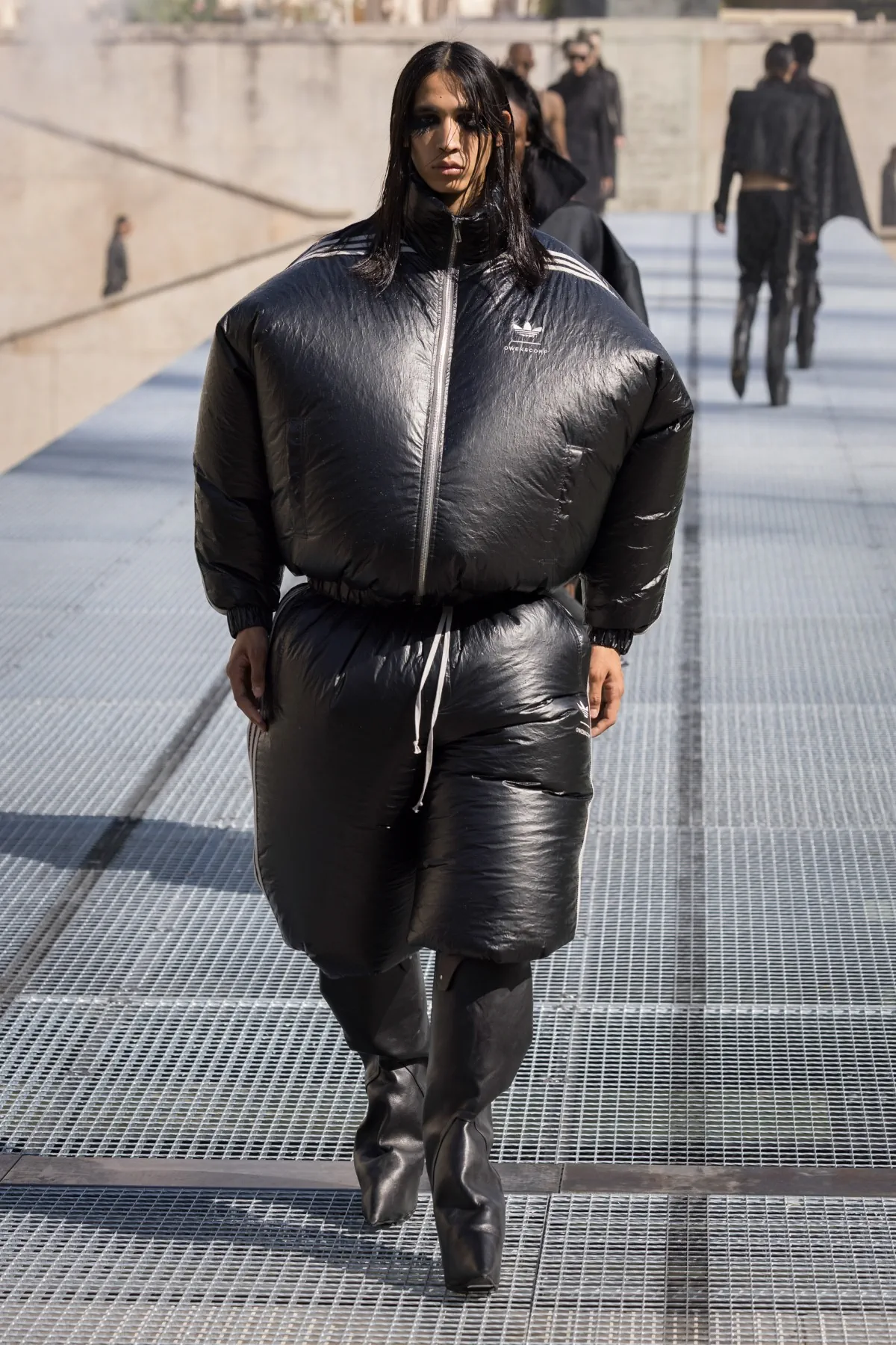 Rick Owens impose une vision sculpturale du printemps 2027 au Palais de Tokyo