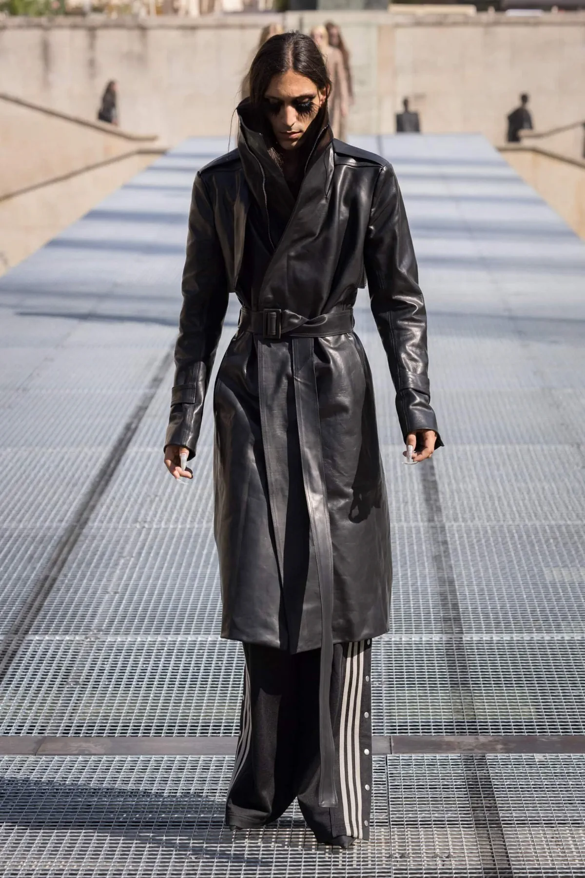 Rick Owens impose une vision sculpturale du printemps 2027 au Palais de Tokyo