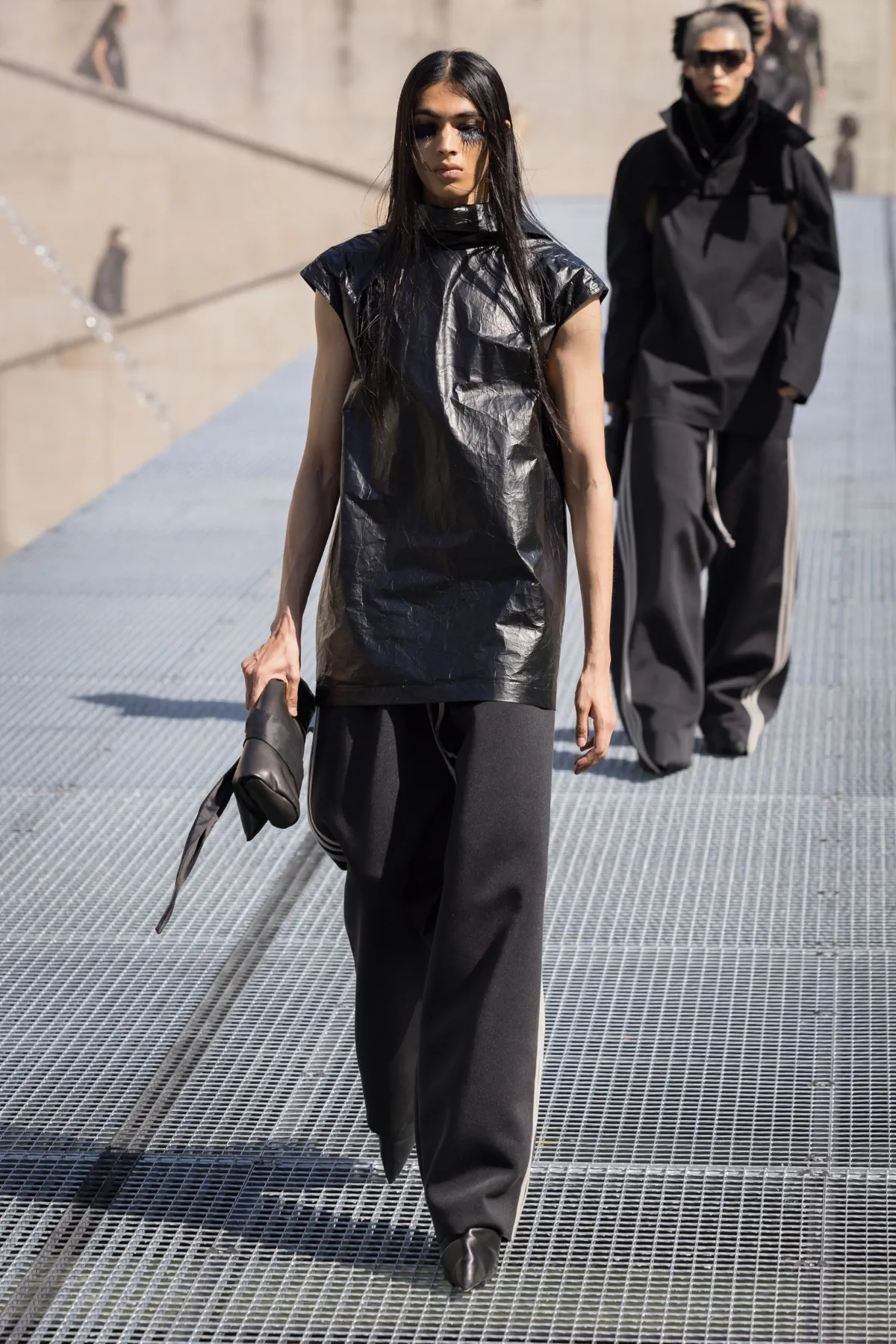 Rick Owens impose une vision sculpturale du printemps 2027 au Palais de Tokyo