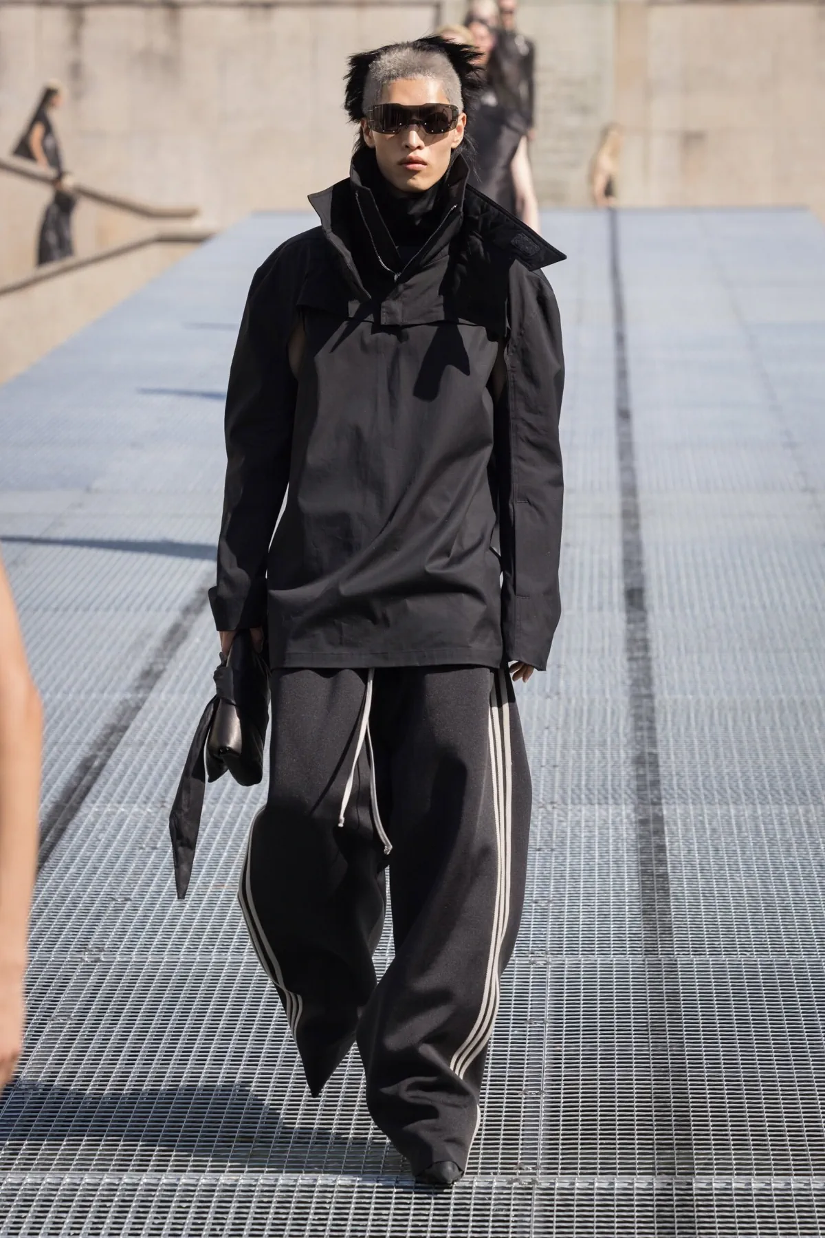 Rick Owens impose une vision sculpturale du printemps 2027 au Palais de Tokyo