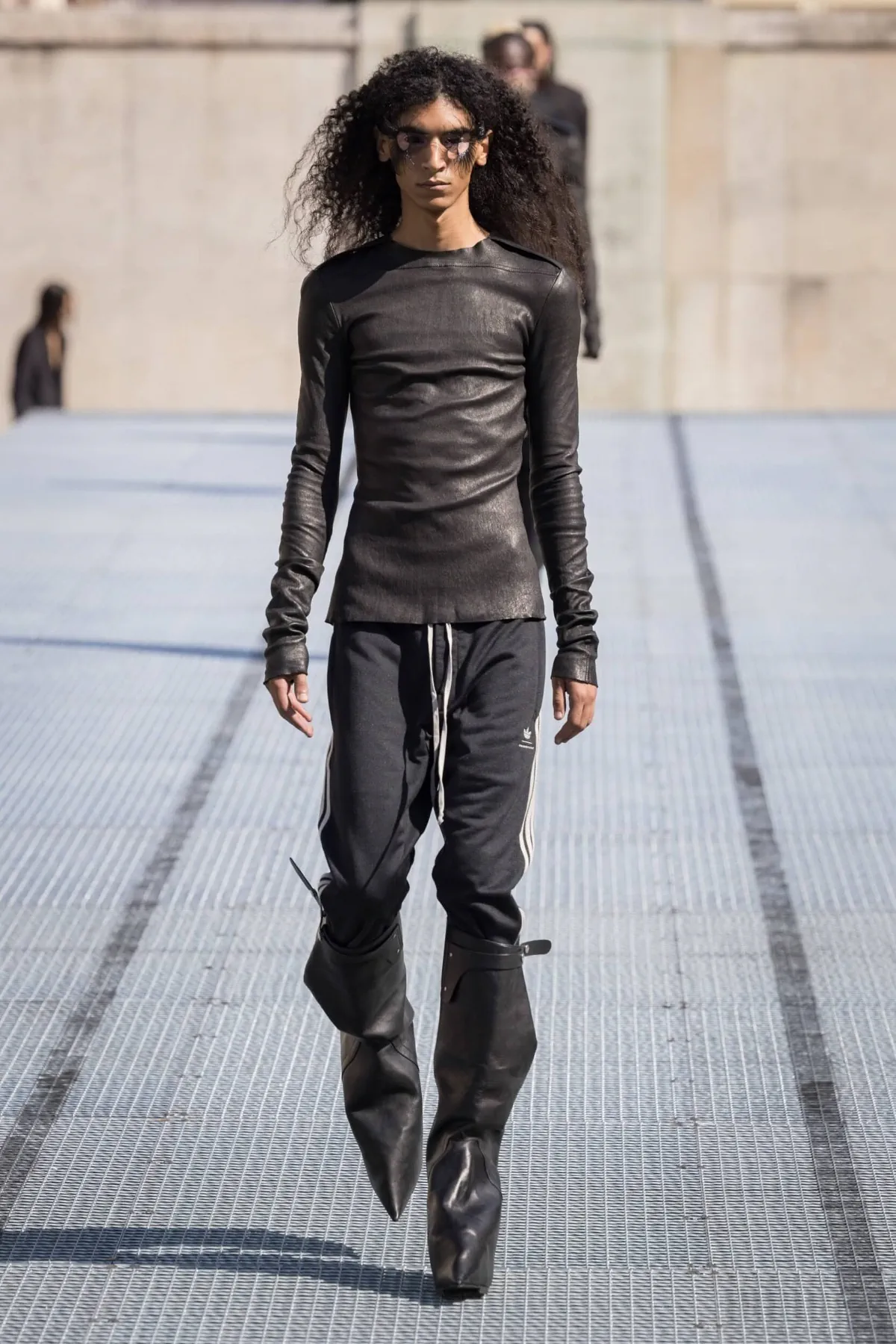 Rick Owens impose une vision sculpturale du printemps 2027 au Palais de Tokyo