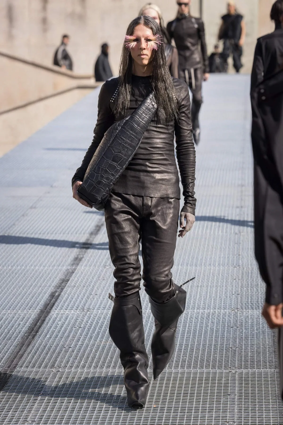 Rick Owens impose une vision sculpturale du printemps 2027 au Palais de Tokyo