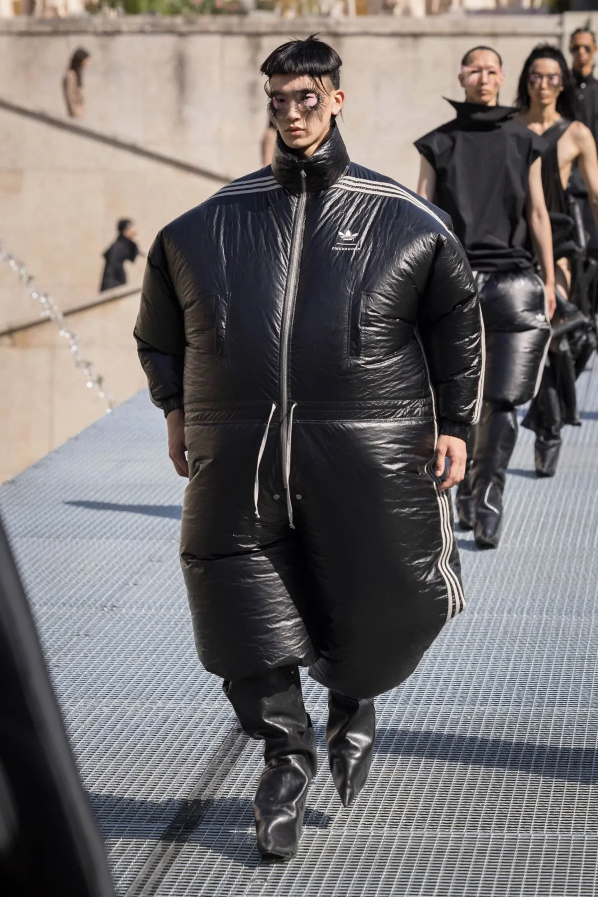 Rick Owens impose une vision sculpturale du printemps 2027 au Palais de Tokyo