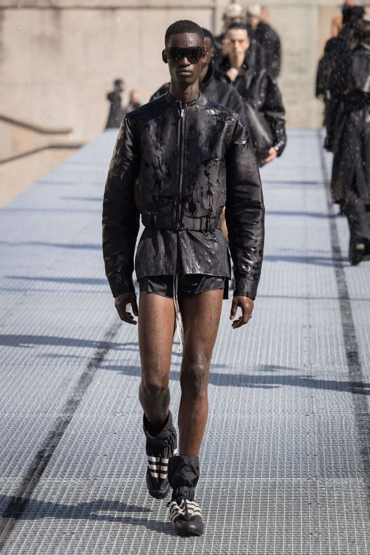 Rick Owens impose une vision sculpturale du printemps 2027 au Palais de Tokyo