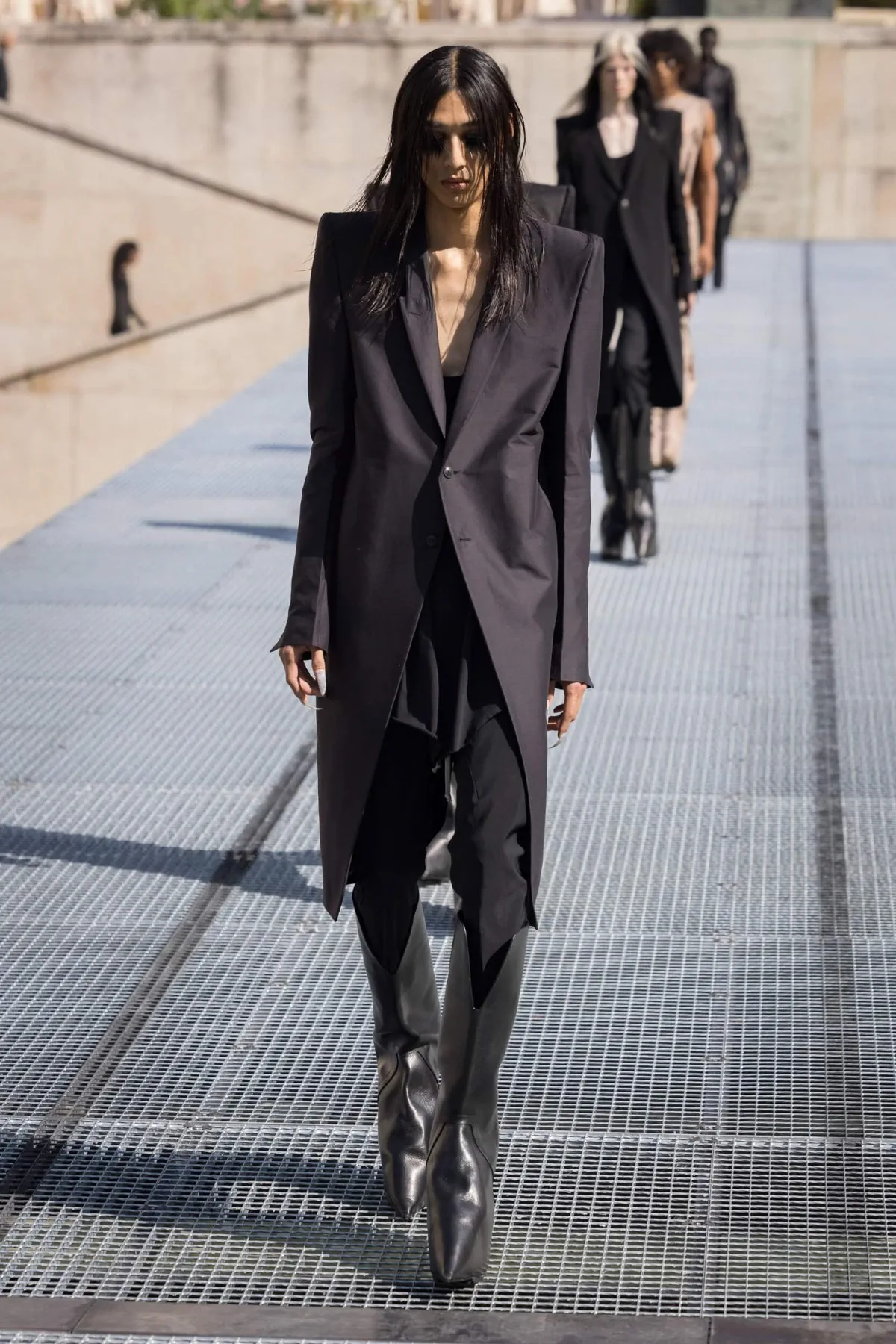 Rick Owens impose une vision sculpturale du printemps 2027 au Palais de Tokyo