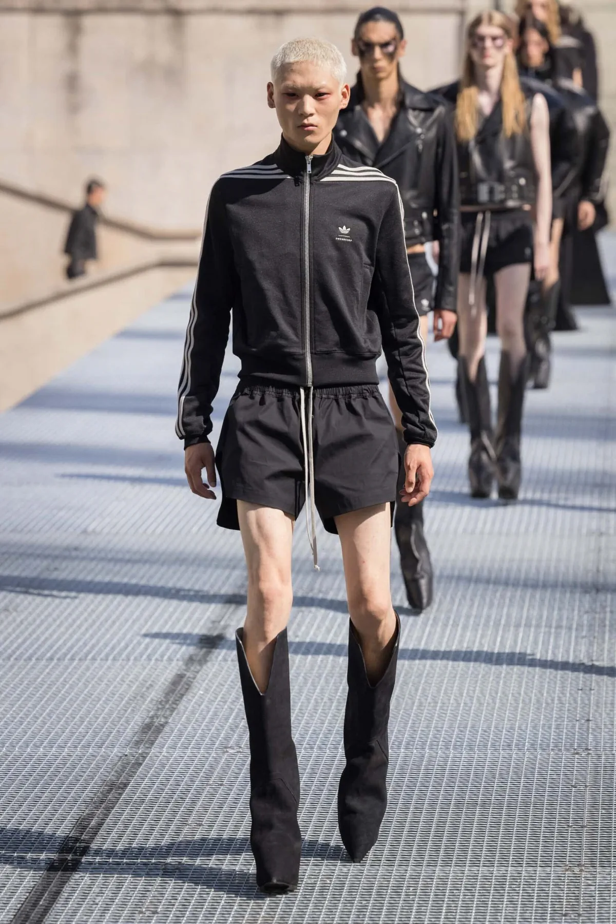 Rick Owens impose une vision sculpturale du printemps 2027 au Palais de Tokyo