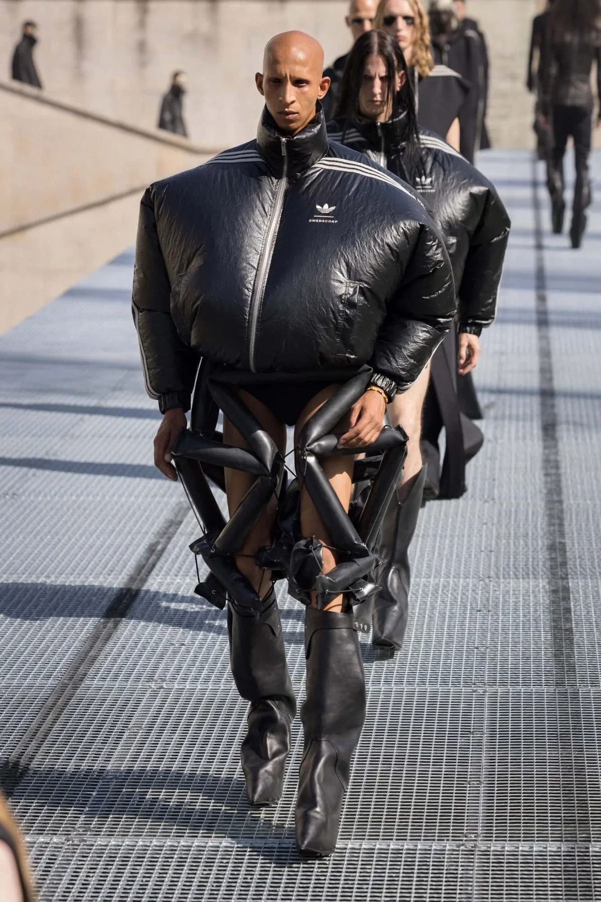 Rick Owens impose une vision sculpturale du printemps 2027 au Palais de Tokyo