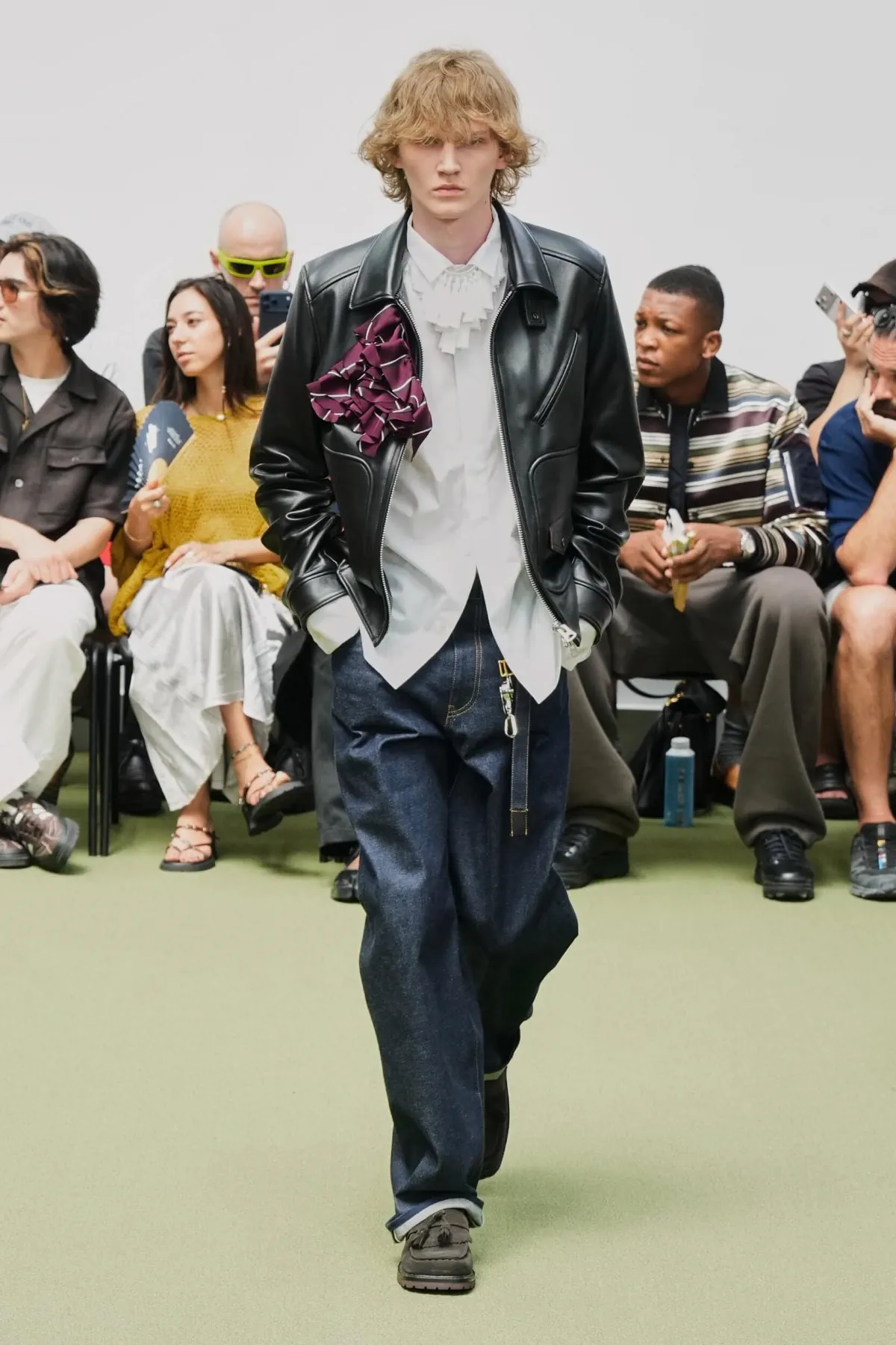 sacai réinvente le blazer preppy pour le printemps 2027