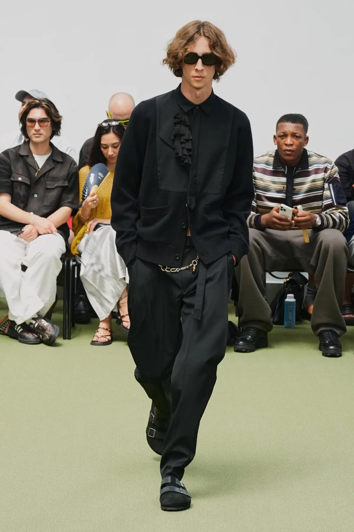 sacai réinvente le blazer preppy pour le printemps 2027