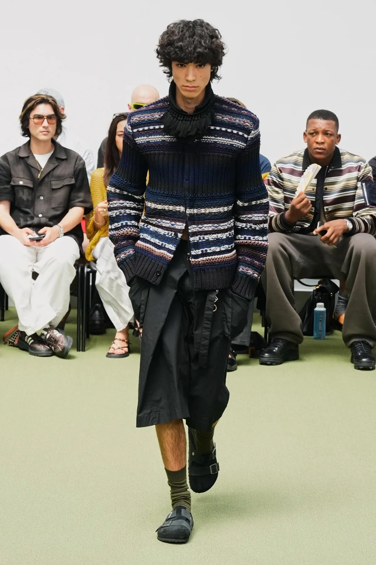 sacai réinvente le blazer preppy pour le printemps 2027