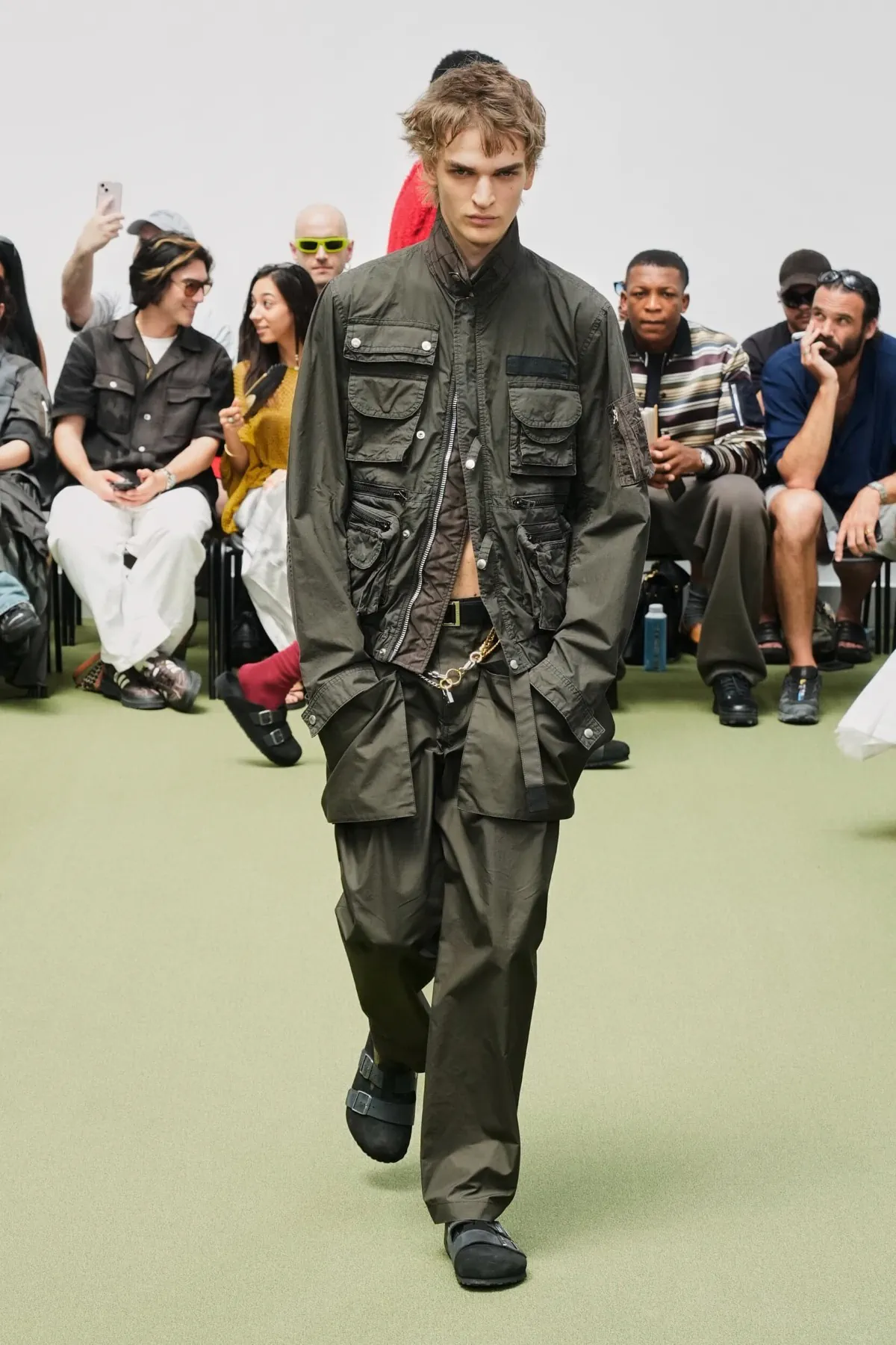 sacai réinvente le blazer preppy pour le printemps 2027