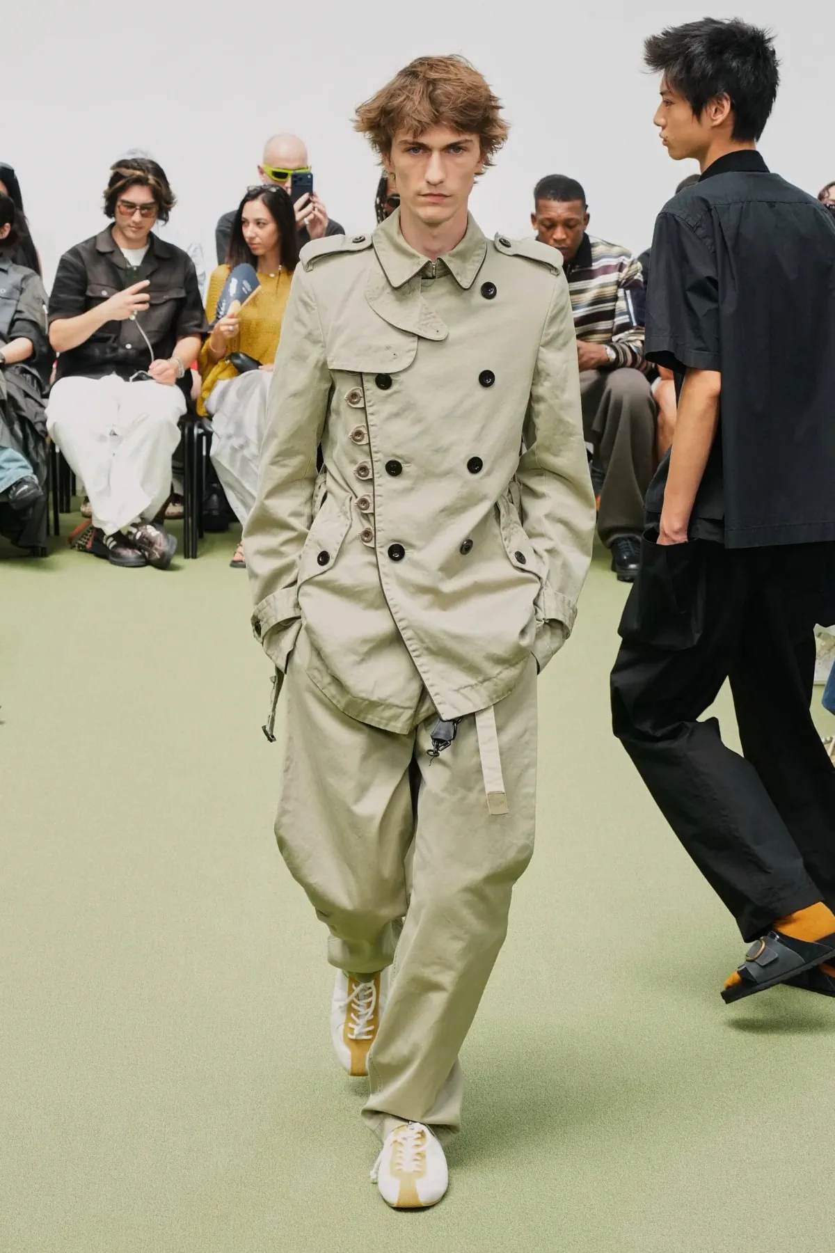 sacai réinvente le blazer preppy pour le printemps 2027