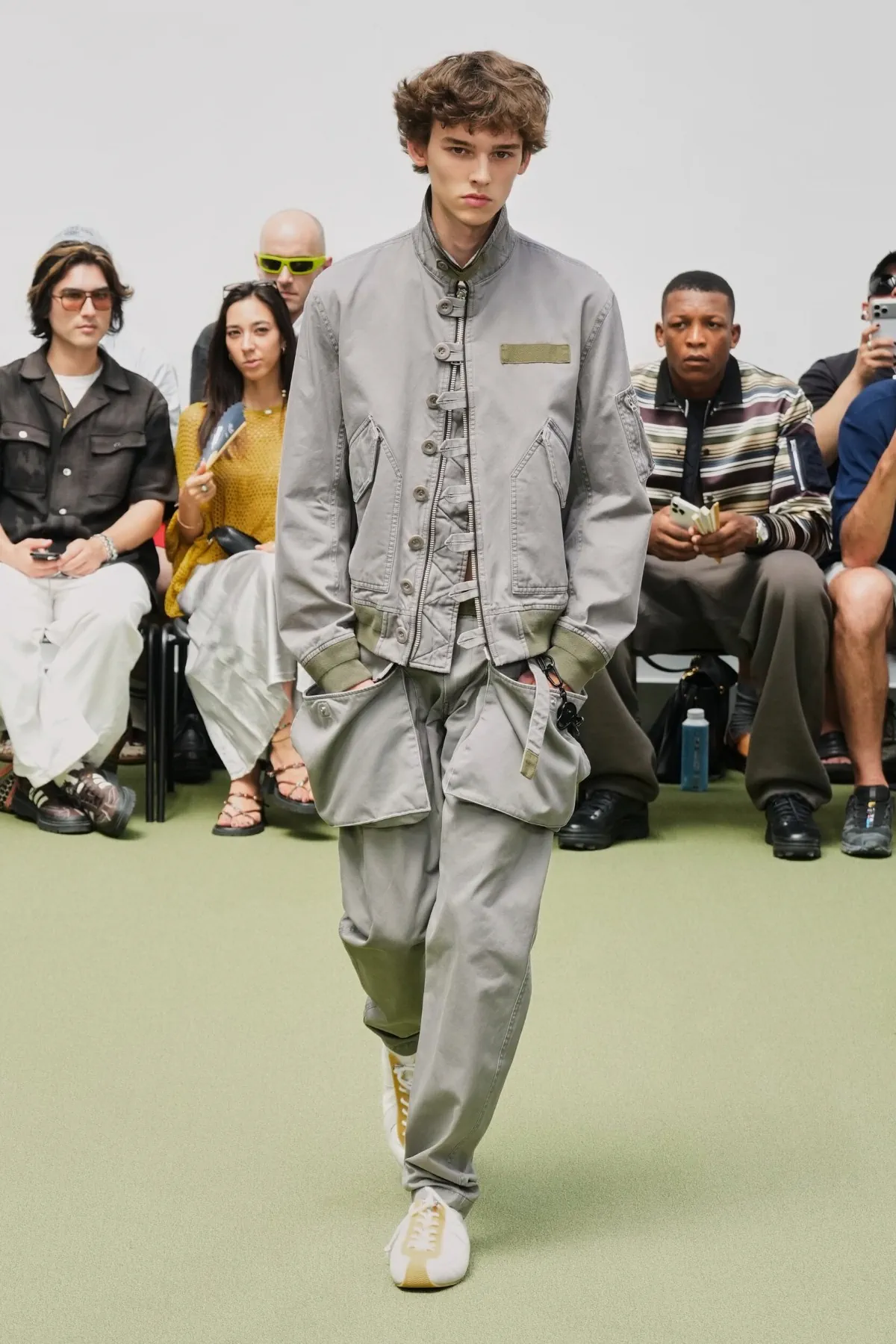 sacai réinvente le blazer preppy pour le printemps 2027