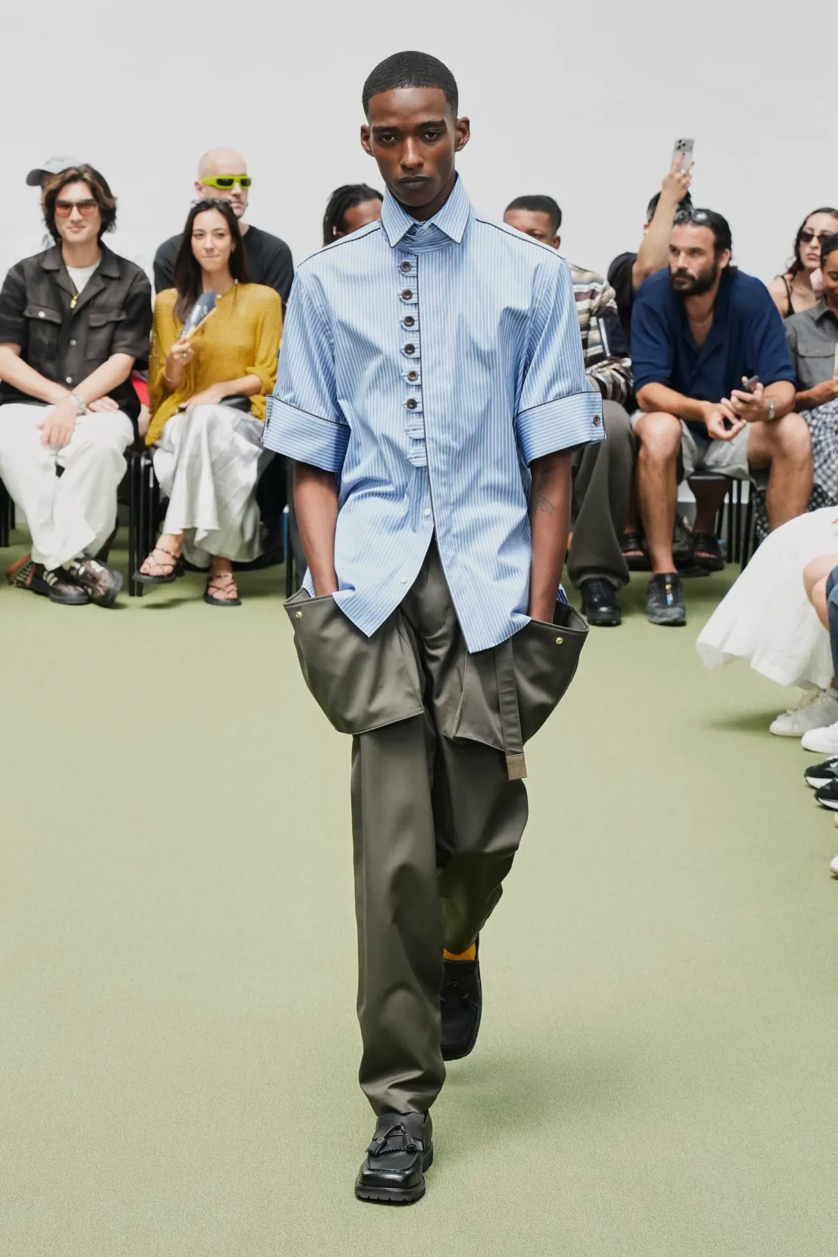 sacai réinvente le blazer preppy pour le printemps 2027