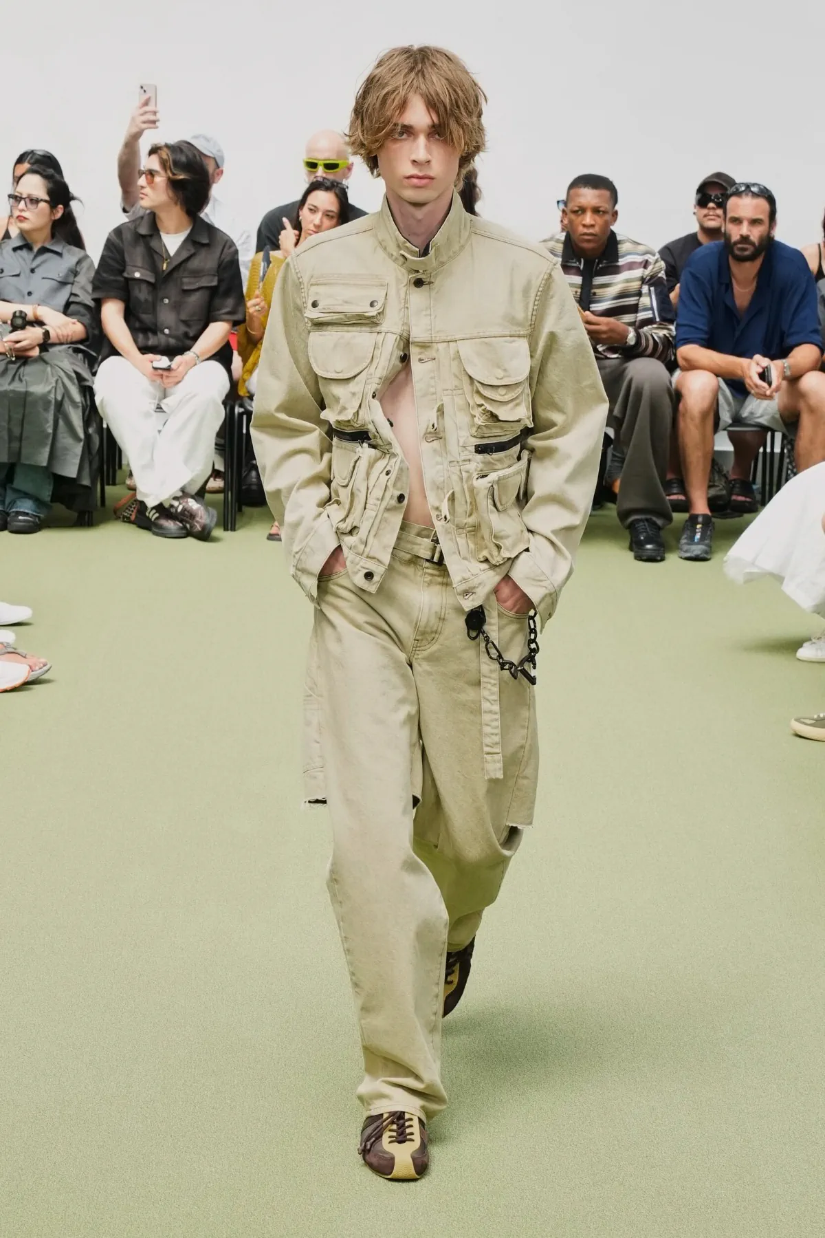 sacai réinvente le blazer preppy pour le printemps 2027