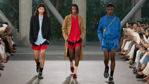 Le short au travail : le Japon ouvre la voie