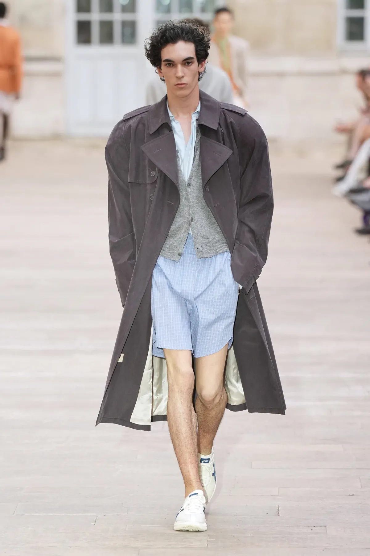 SOSHIOTSUKI signe le plus subtil des détournements du tailoring japonais pour le printemps 2027