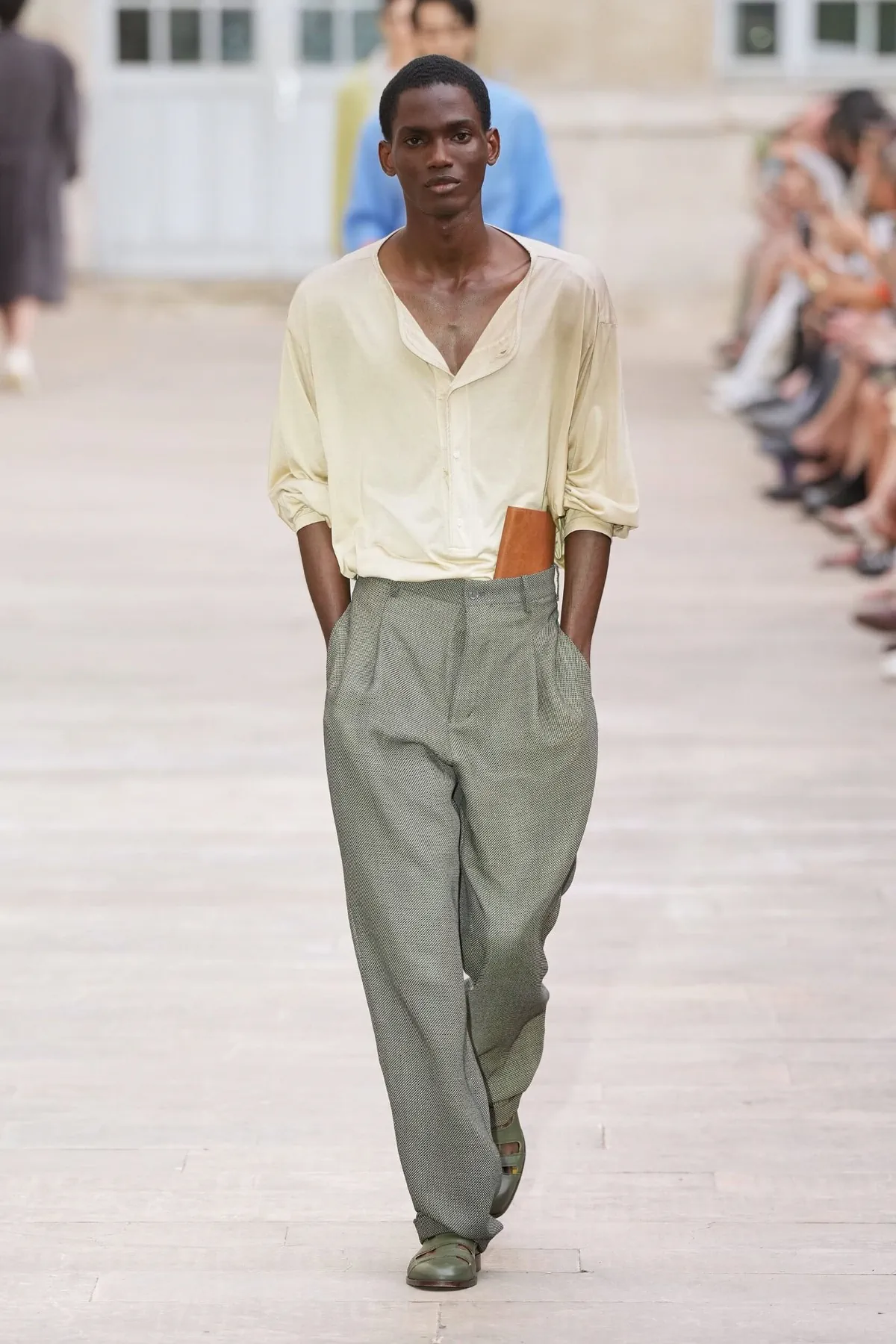 SOSHIOTSUKI signe le plus subtil des détournements du tailoring japonais pour le printemps 2027
