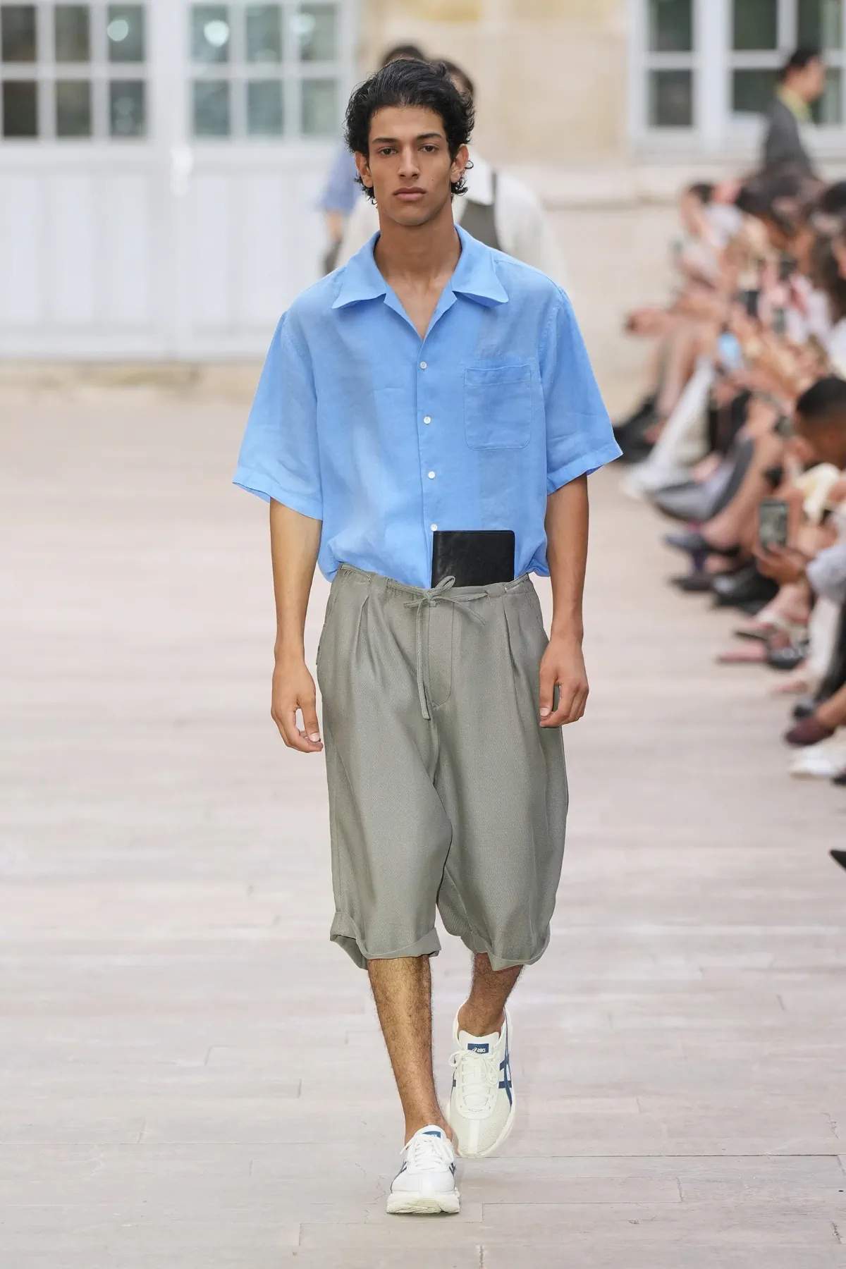 SOSHIOTSUKI signe le plus subtil des détournements du tailoring japonais pour le printemps 2027