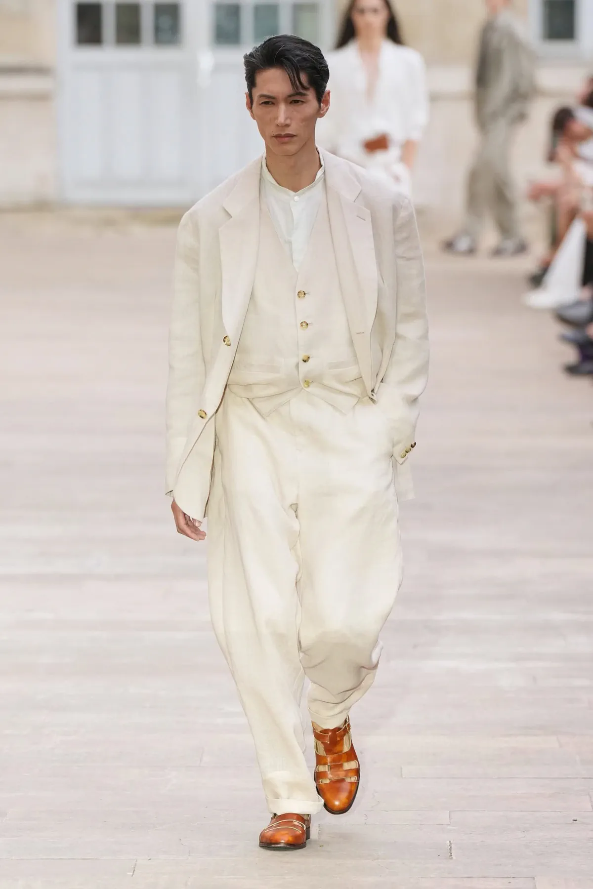 SOSHIOTSUKI signe le plus subtil des détournements du tailoring japonais pour le printemps 2027