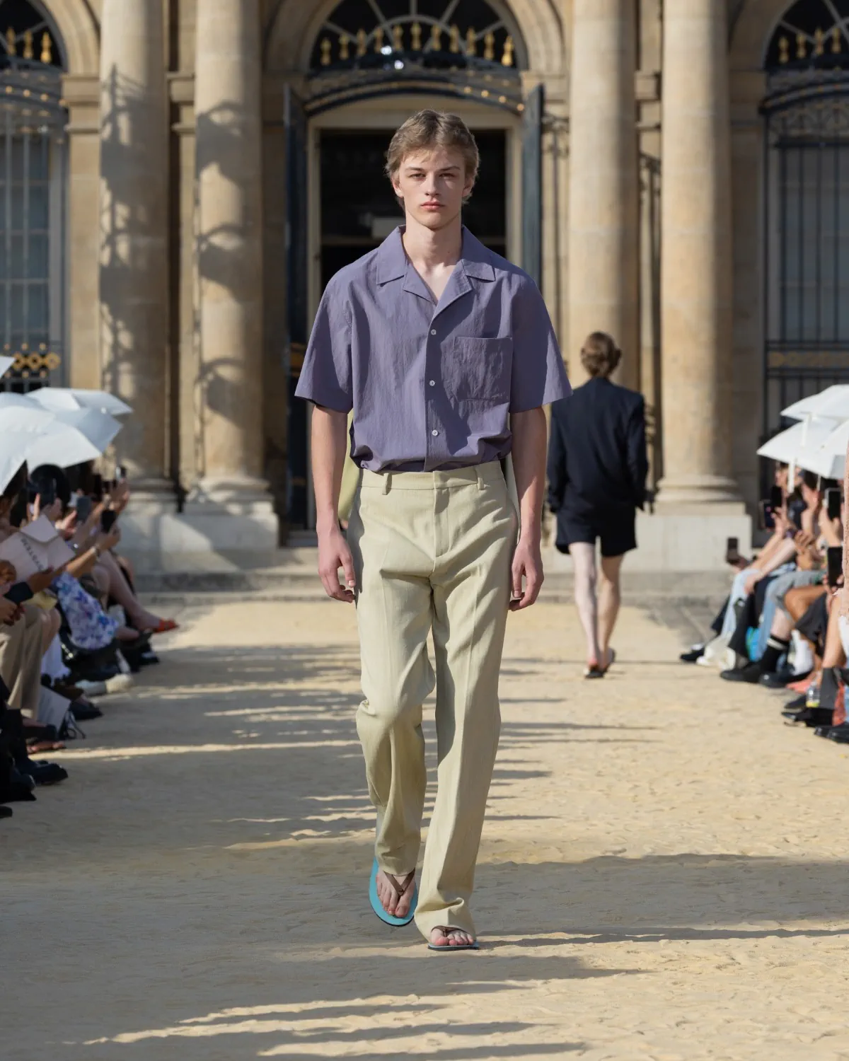 System Spring Summer 2027 Paris Fashion Week 2 SYSTEM Printemps 2027 - Hee-Soo Kim fait de l'errance de Knulp un idéal masculin