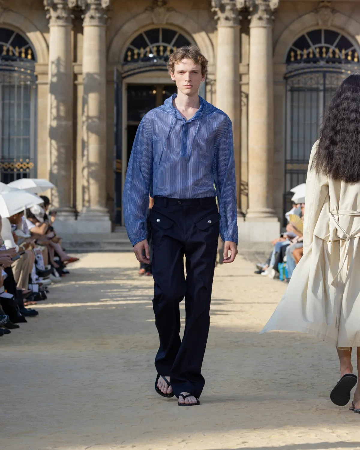 System Spring Summer 2027 Paris Fashion Week 22 SYSTEM Printemps 2027 - Hee-Soo Kim fait de l'errance de Knulp un idéal masculin