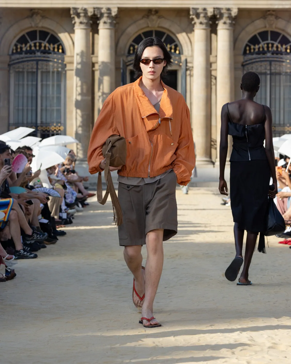 System Spring Summer 2027 Paris Fashion Week 26 SYSTEM Printemps 2027 - Hee-Soo Kim fait de l'errance de Knulp un idéal masculin