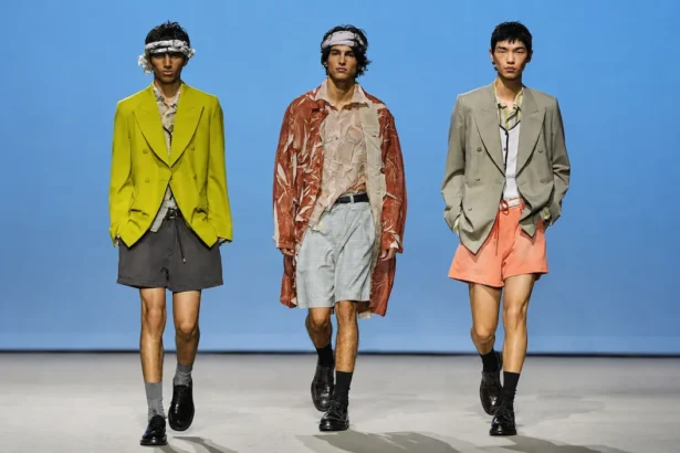 Pour le printemps 2027, WOOYOUNGMI habille la joie masculine