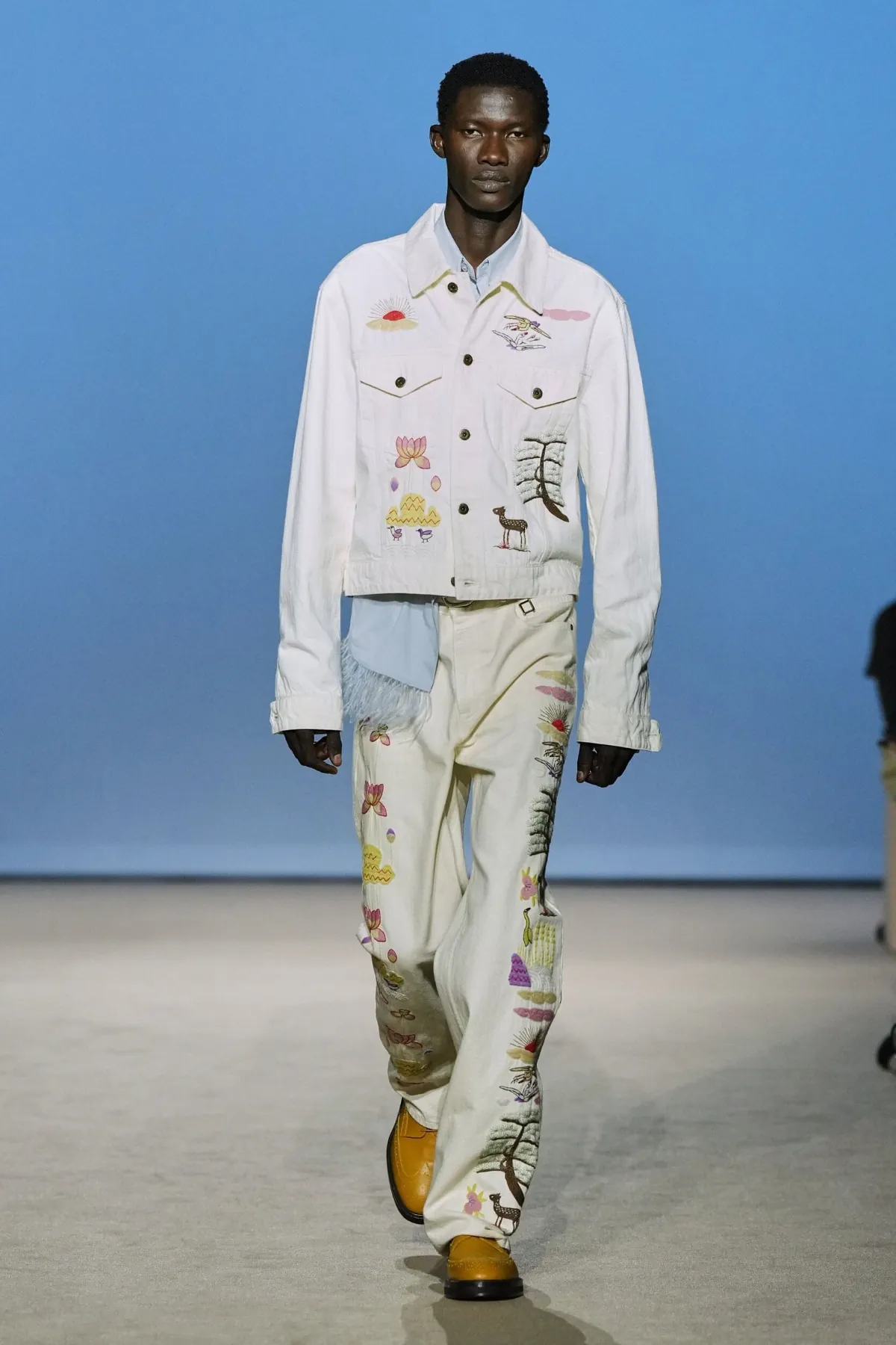 Pour le printemps 2027, WOOYOUNGMI habille la joie masculine