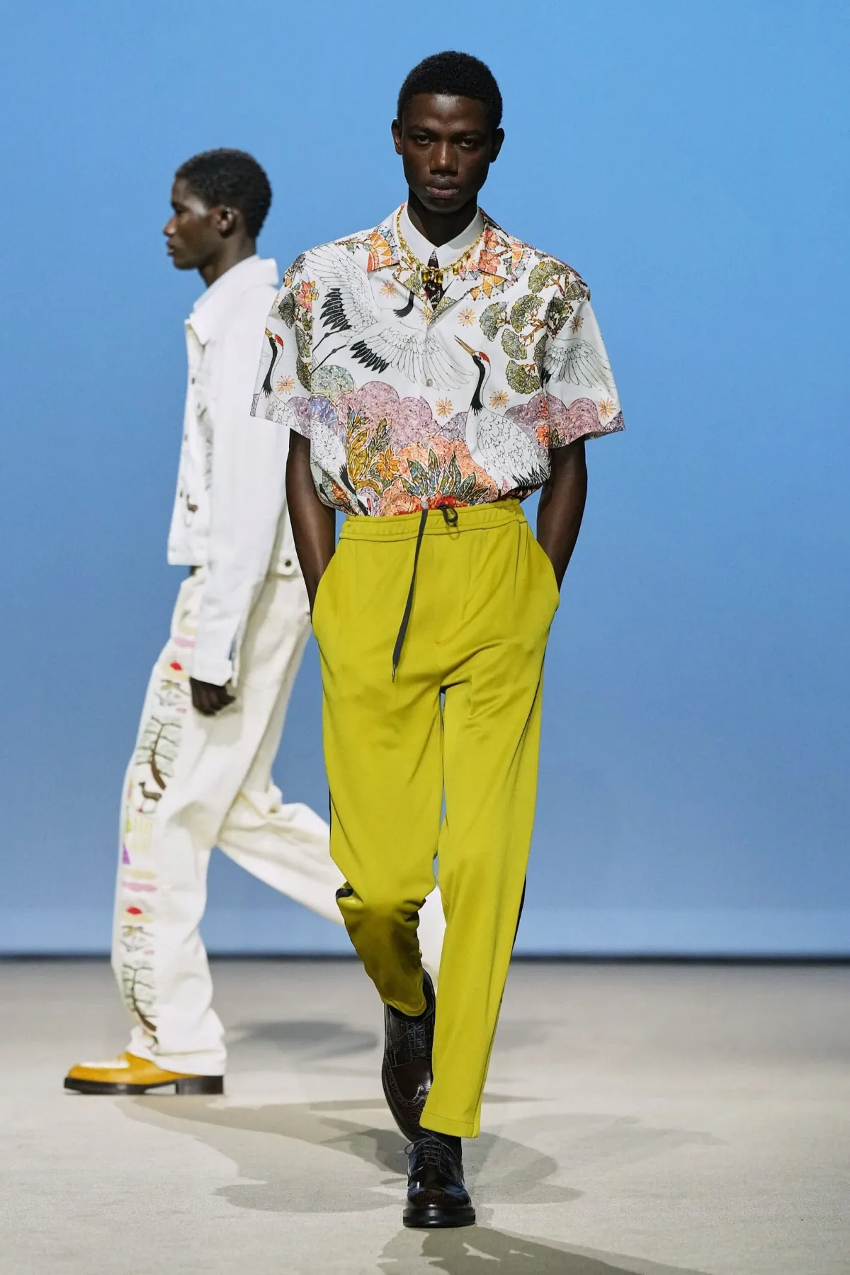 Pour le printemps 2027, WOOYOUNGMI habille la joie masculine