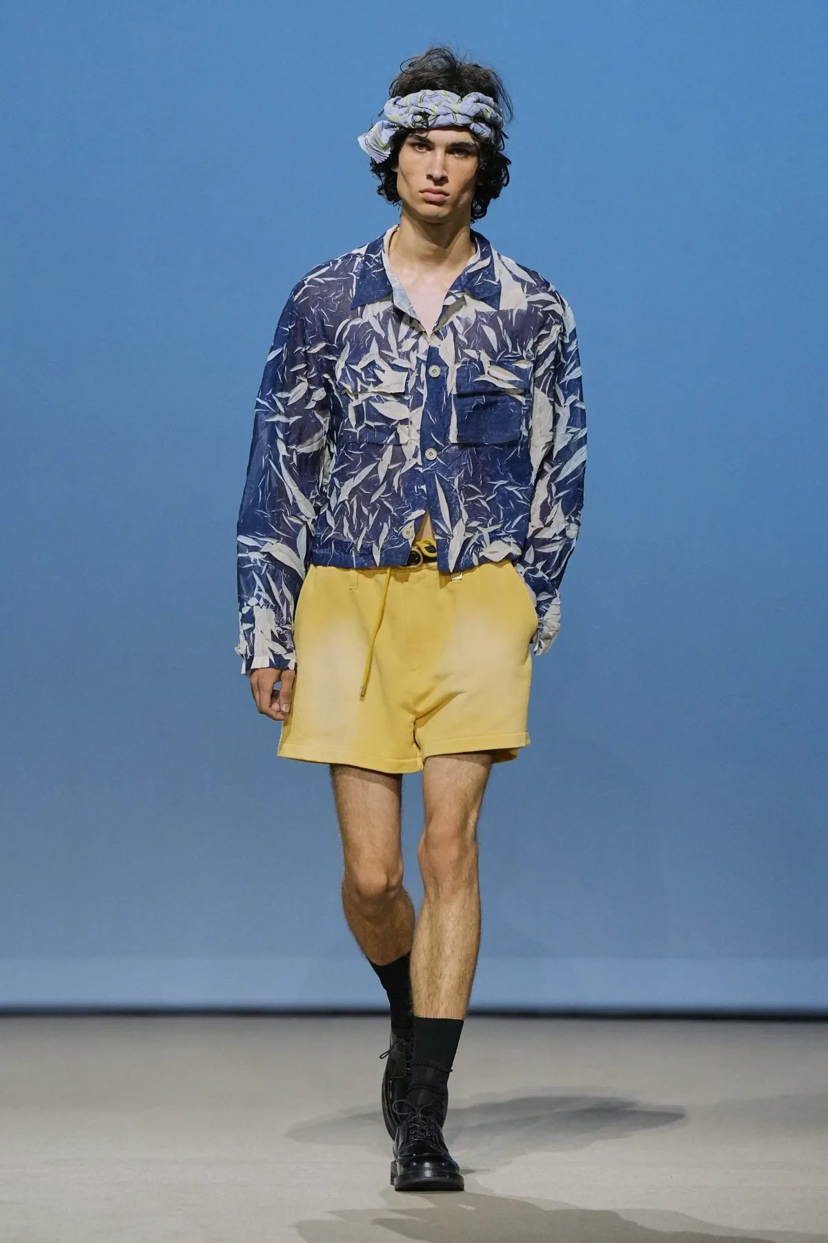 Pour le printemps 2027, WOOYOUNGMI habille la joie masculine