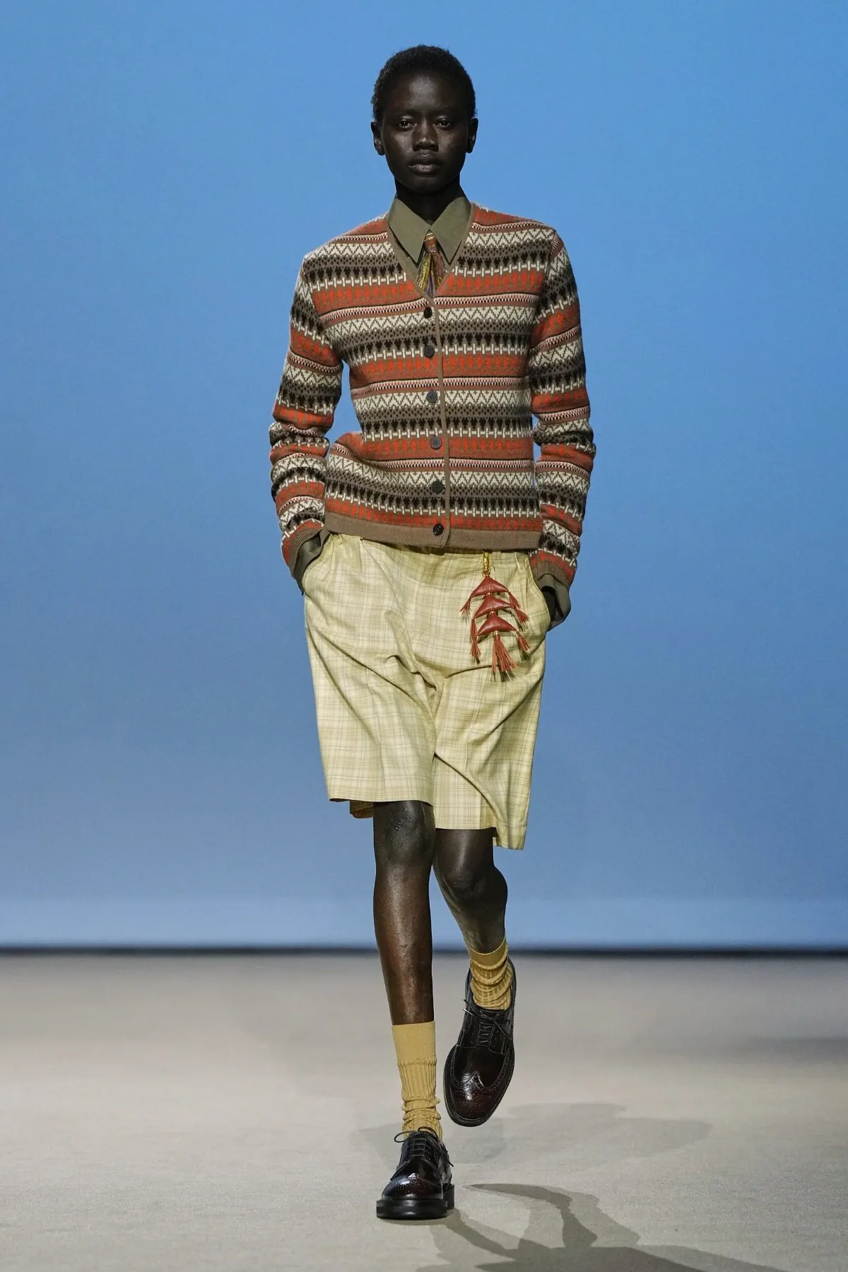 Pour le printemps 2027, WOOYOUNGMI habille la joie masculine