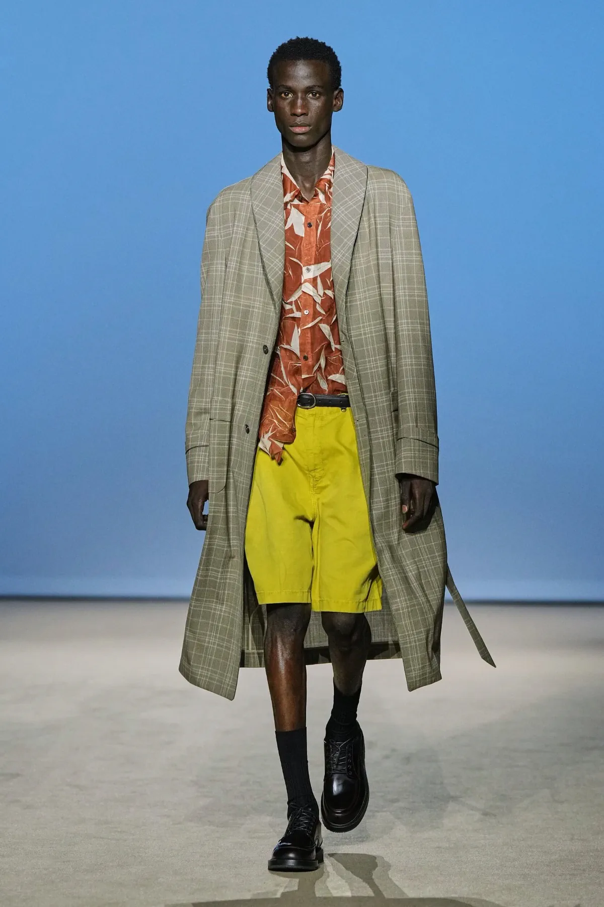 Pour le printemps 2027, WOOYOUNGMI habille la joie masculine