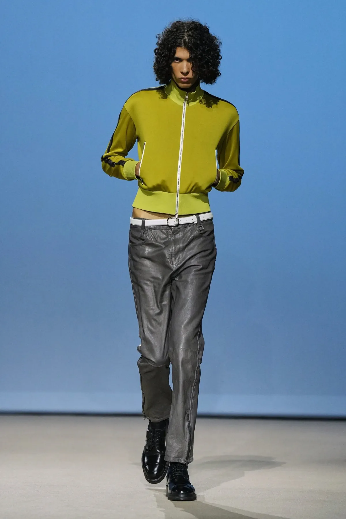 Wooyoungmi Spring Summer 2027 Paris Fashion Week 6 Pour le printemps 2027, WOOYOUNGMI habille la joie masculine