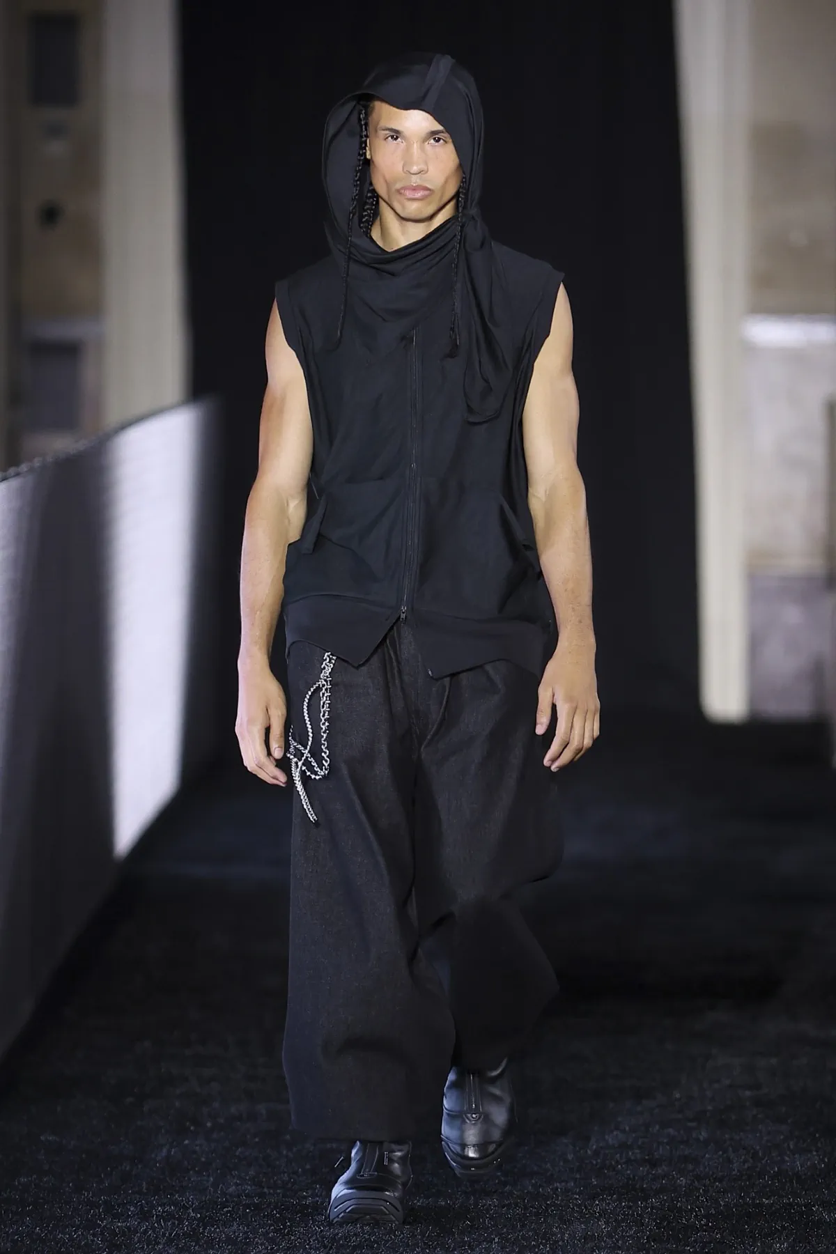 Y 3 Spring Summer 2027 10 Y-3 au printemps 2027, le football comme terrain de tension japonaise