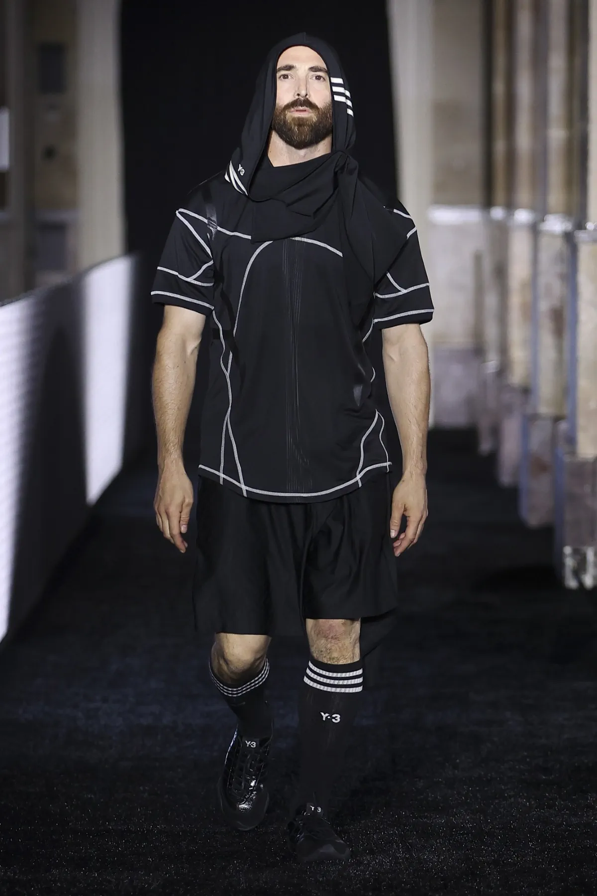 Y 3 Spring Summer 2027 11 Y-3 au printemps 2027, le football comme terrain de tension japonaise