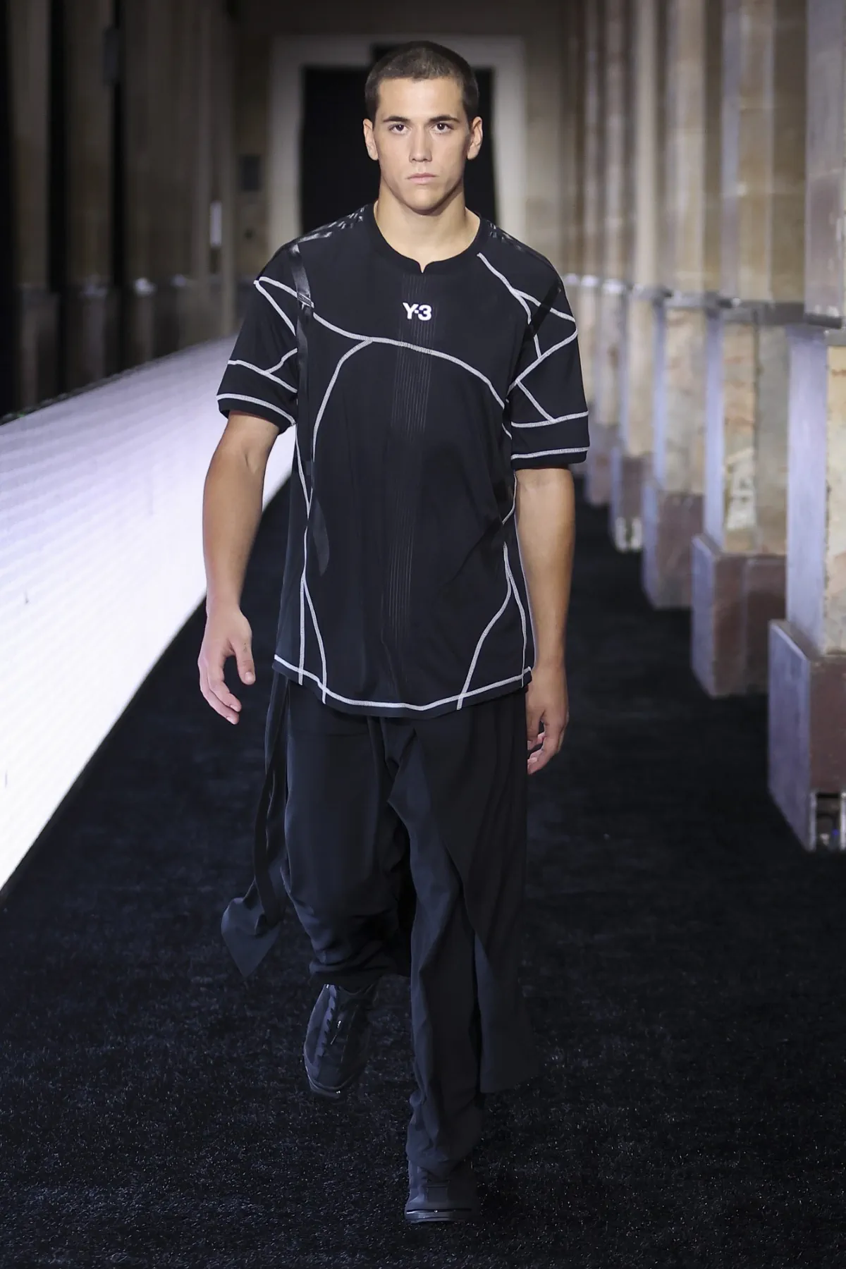 Y 3 Spring Summer 2027 13 Y-3 au printemps 2027, le football comme terrain de tension japonaise