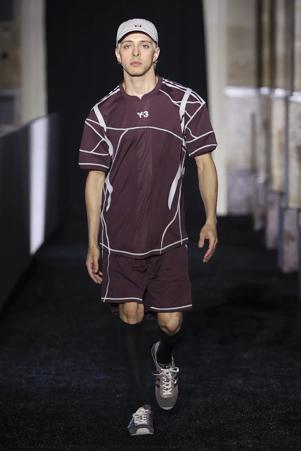 Y 3 Spring Summer 2027 14 Y-3 au printemps 2027, le football comme terrain de tension japonaise