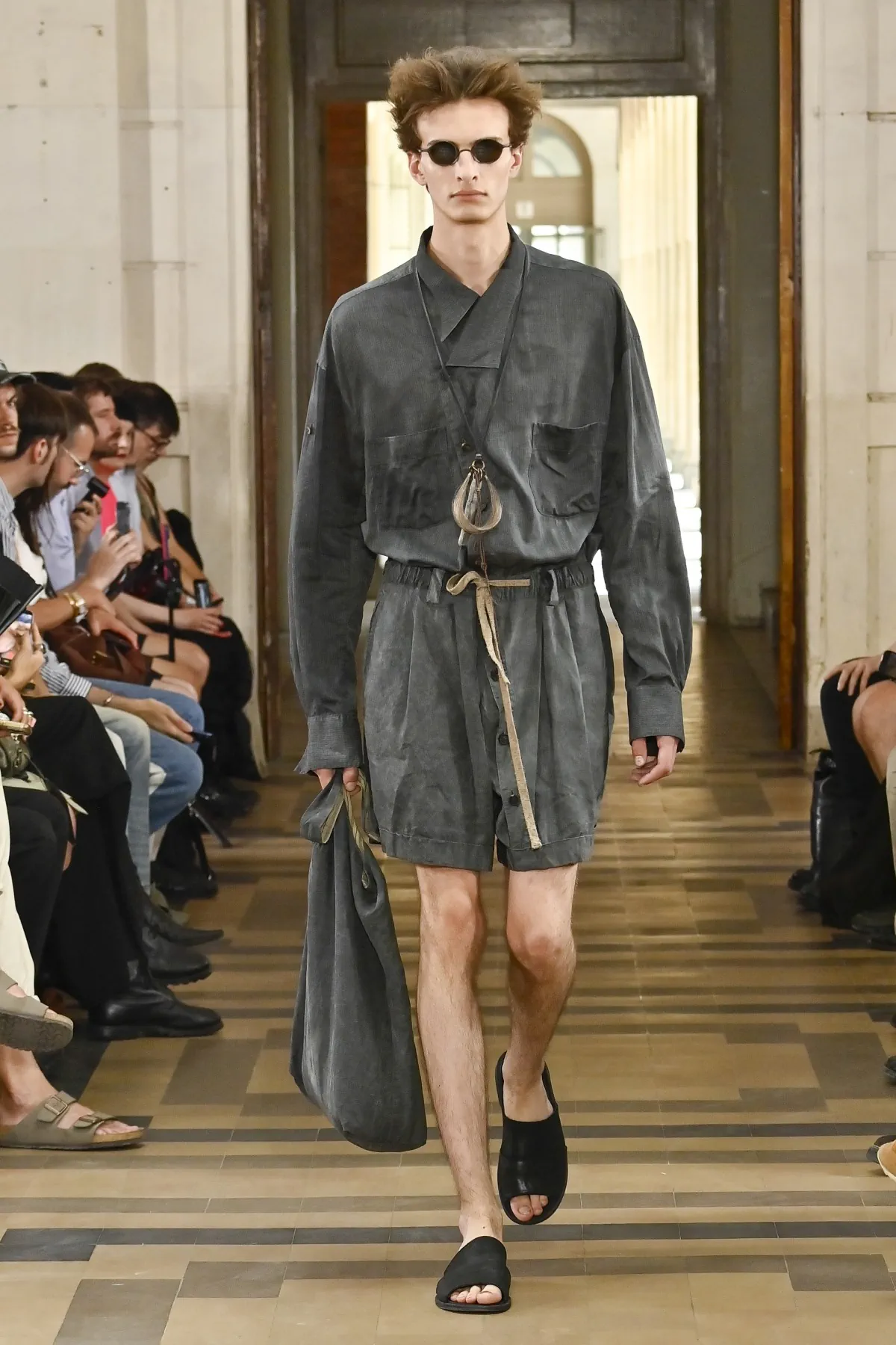 Ziggy Chen Spring Summer 2027 Paris Fashion Week 12 Ziggy Chen, à Paris, imagine un printemps 2027 patiné par le temps