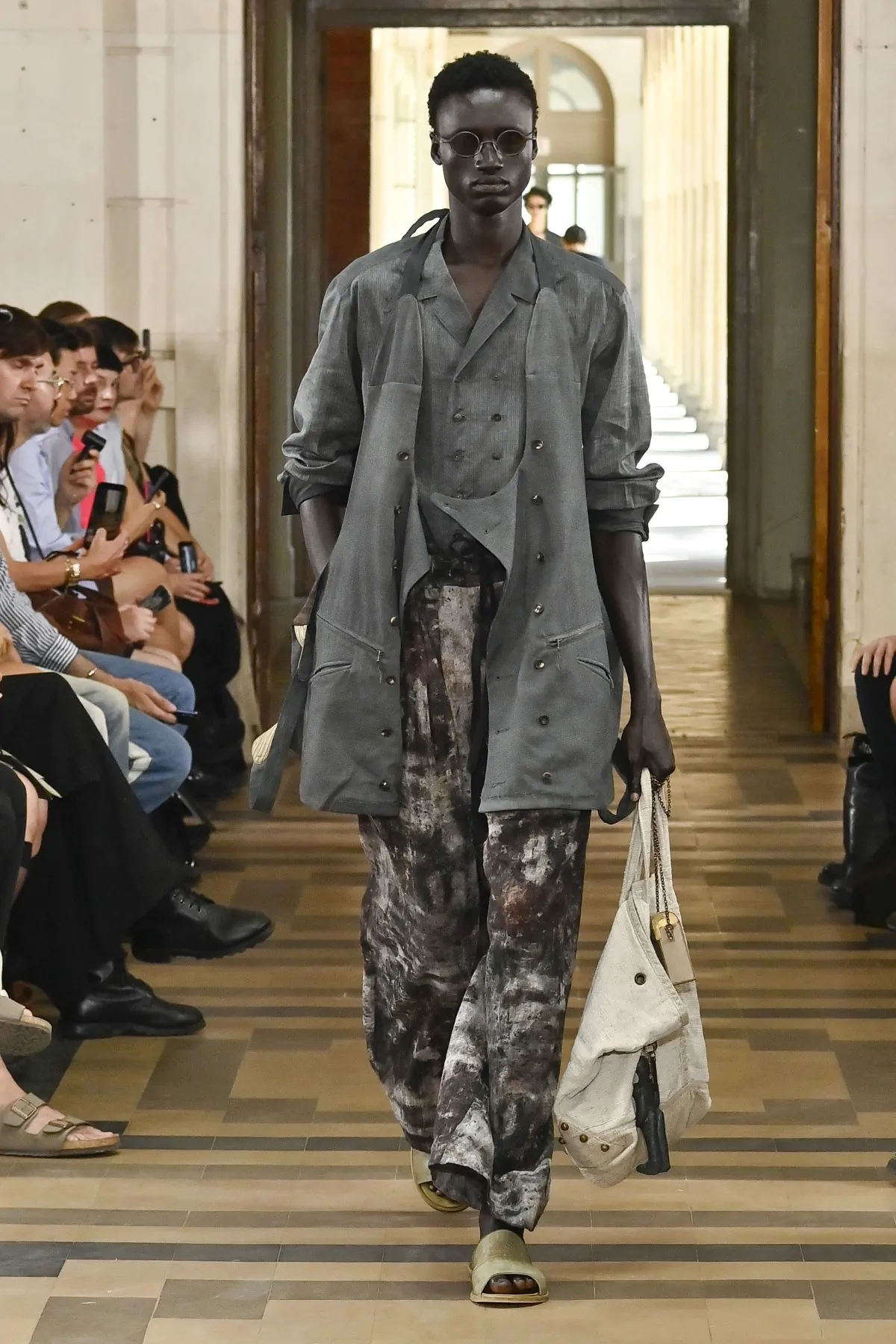 Ziggy Chen Spring Summer 2027 Paris Fashion Week 14 Ziggy Chen, à Paris, imagine un printemps 2027 patiné par le temps