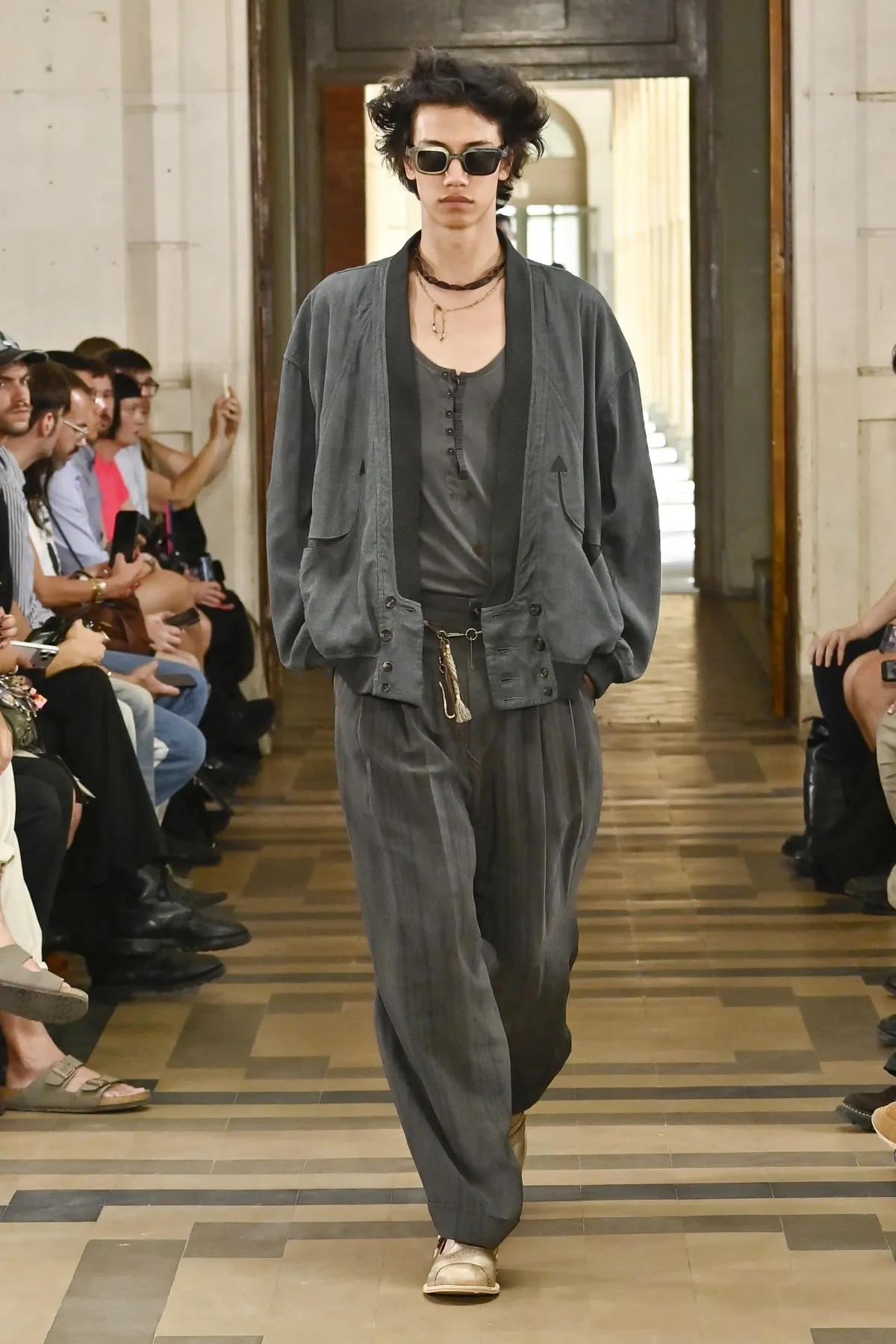 Ziggy Chen Spring Summer 2027 Paris Fashion Week 16 Ziggy Chen, à Paris, imagine un printemps 2027 patiné par le temps