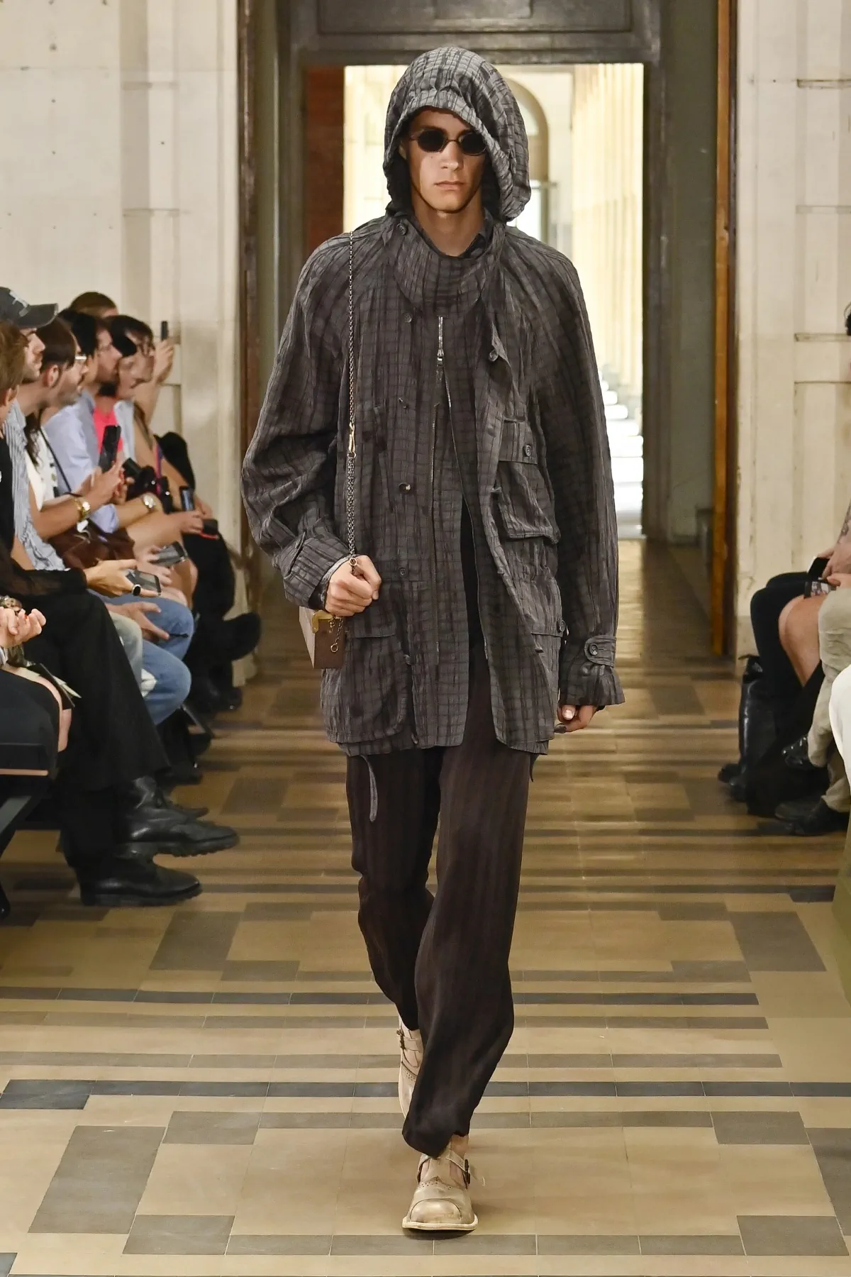 Ziggy Chen Spring Summer 2027 Paris Fashion Week 20 Ziggy Chen, à Paris, imagine un printemps 2027 patiné par le temps