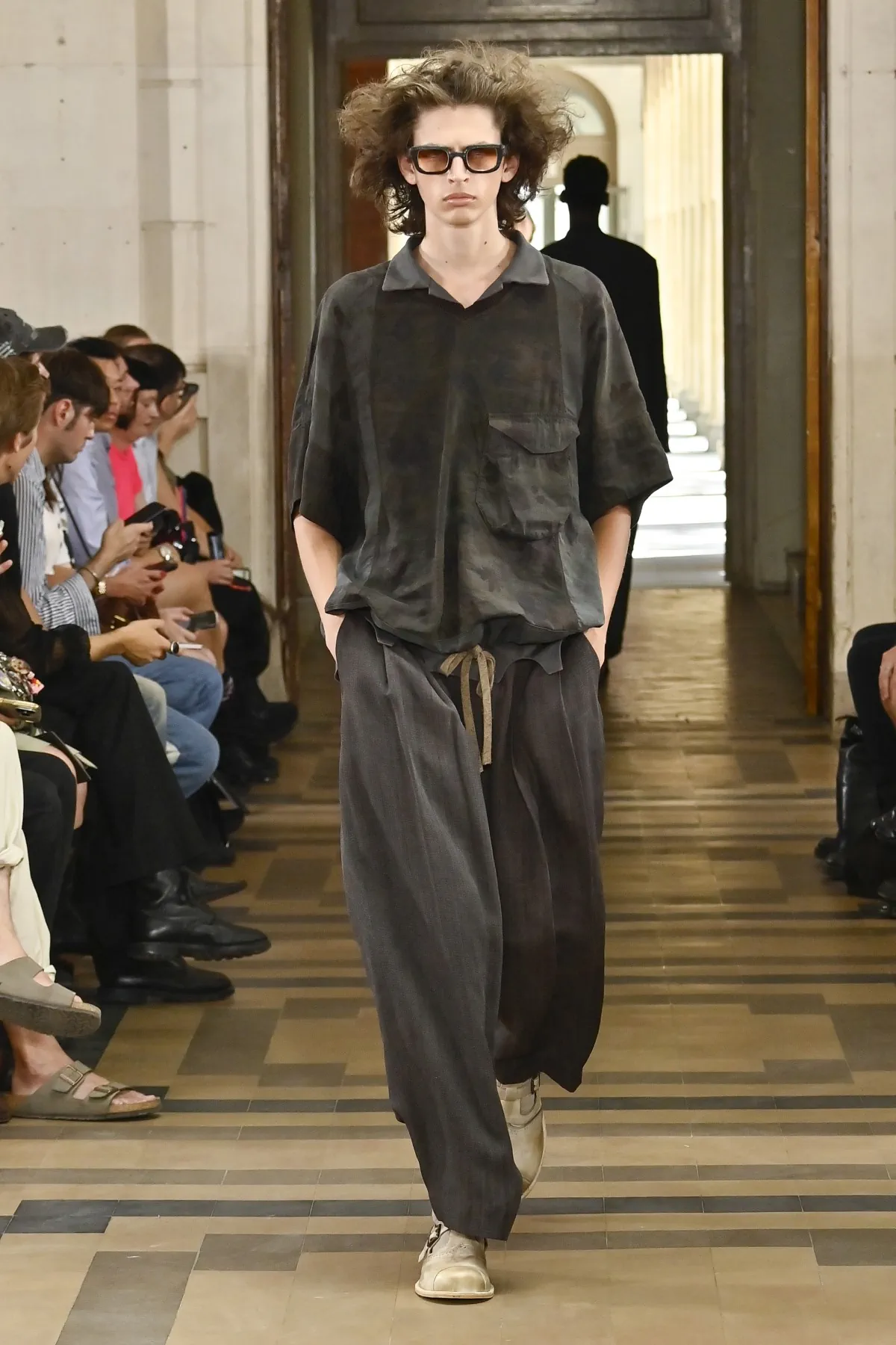 Ziggy Chen Spring Summer 2027 Paris Fashion Week 23 Ziggy Chen, à Paris, imagine un printemps 2027 patiné par le temps