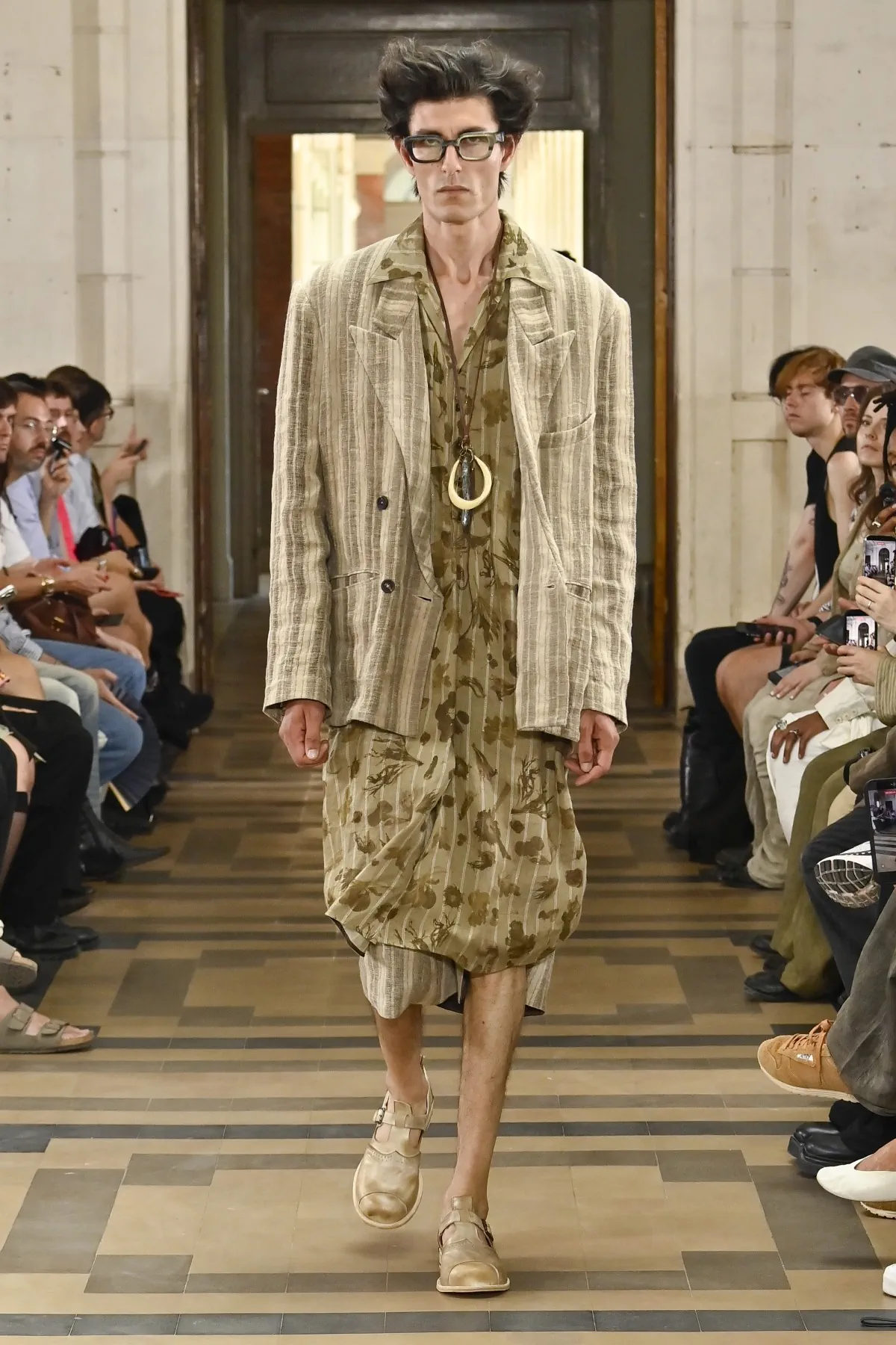 Ziggy Chen Spring Summer 2027 Paris Fashion Week 30 Ziggy Chen, à Paris, imagine un printemps 2027 patiné par le temps