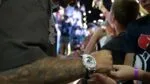 Max Holloway fait entrer la G-SHOCK GM2100YM-8A sur le ring du bijou