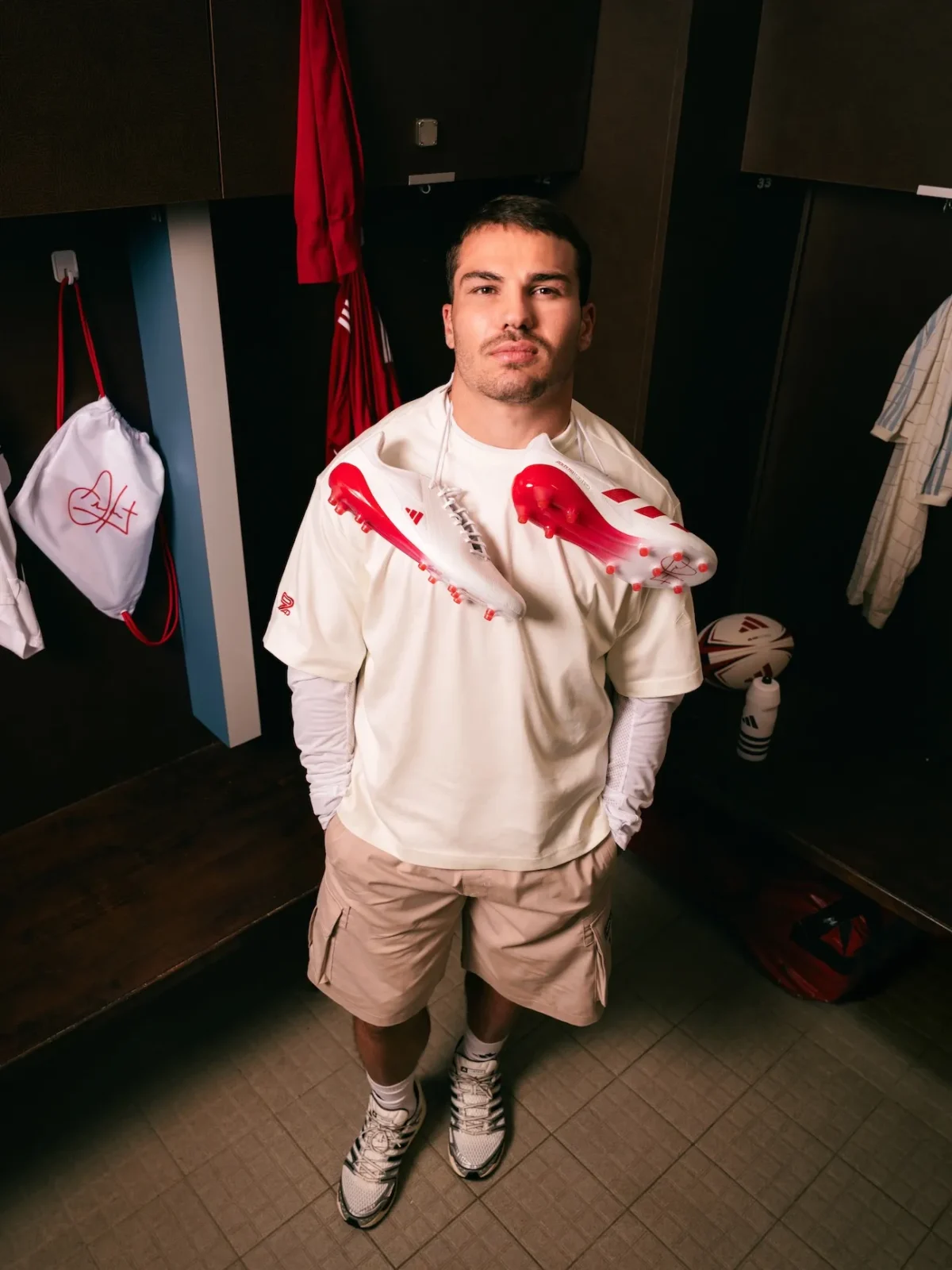Antoine Dupont grave son histoire dans la nouvelle Adizero RS15 d'adidas