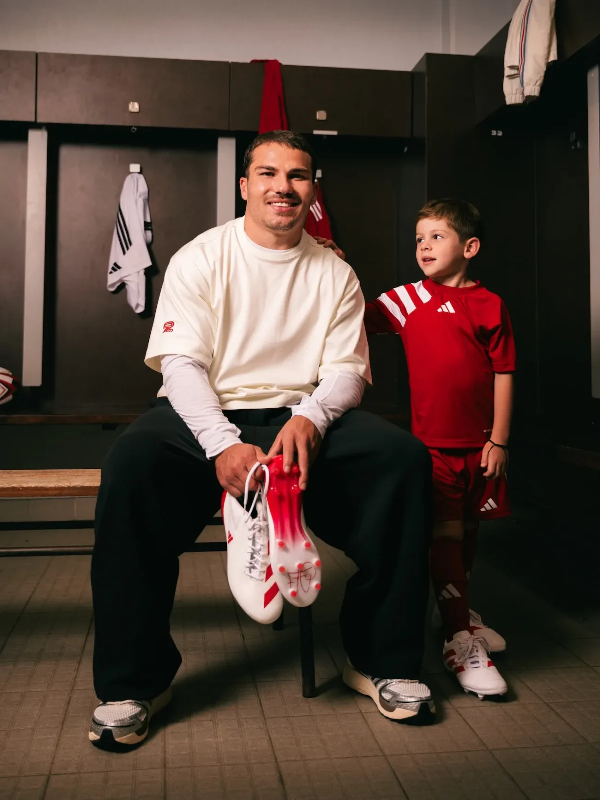 Antoine Dupont grave son histoire dans la nouvelle Adizero RS15 d'adidas