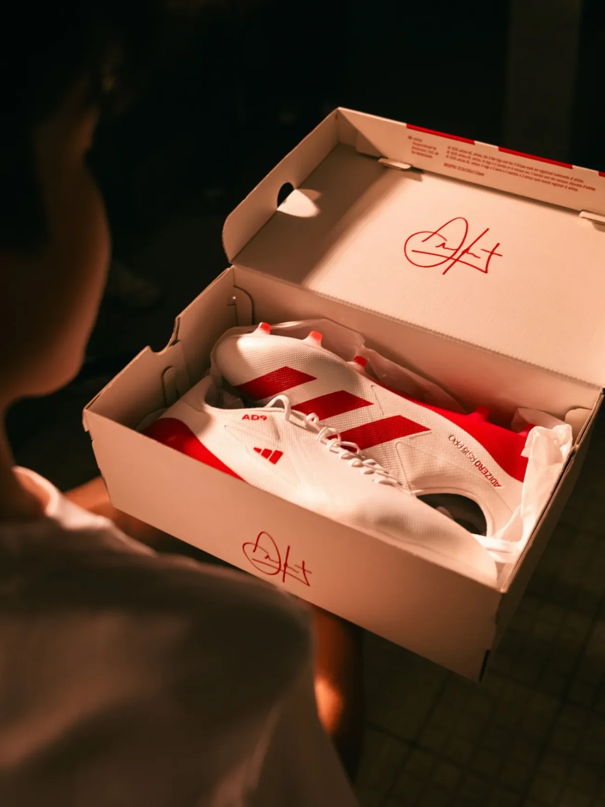 Antoine Dupont grave son histoire dans la nouvelle Adizero RS15 d'adidas
