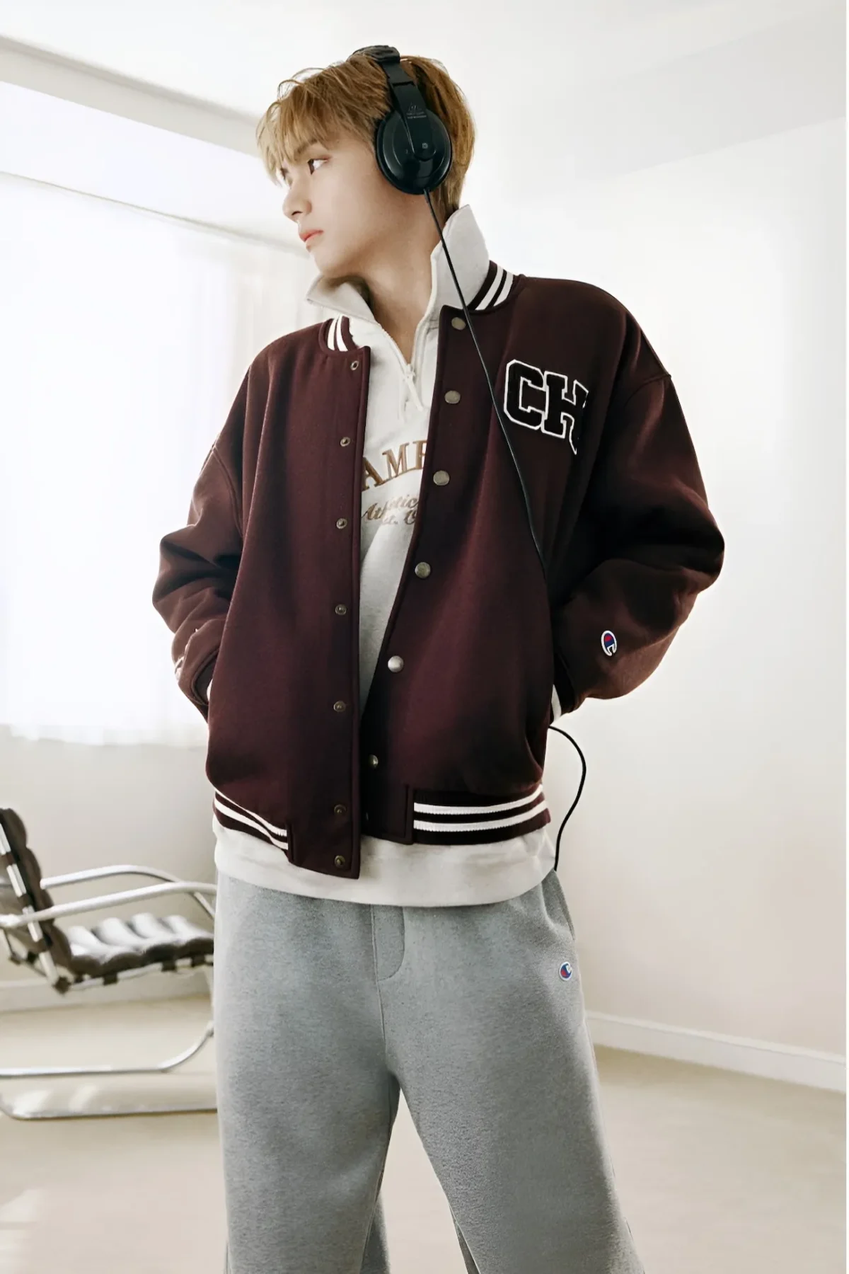 Champion habille V de BTS pour sa campagne « True Champion »
