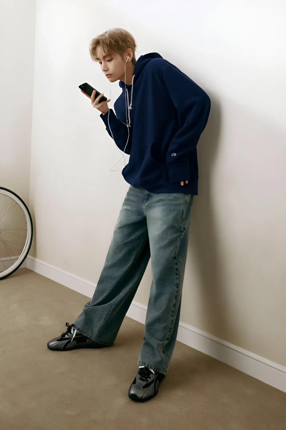 Champion habille V de BTS pour sa campagne « True Champion »